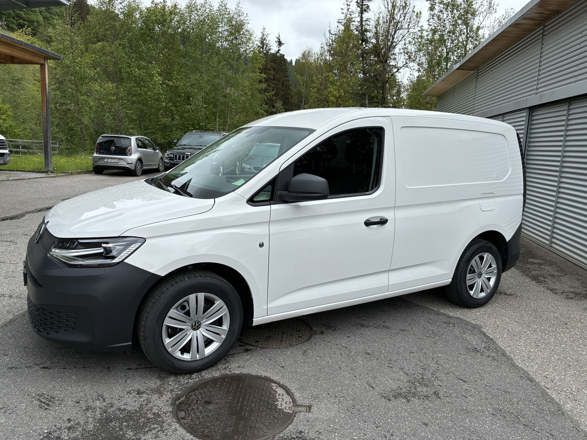 VW Caddy Cargo 2.0TDI 4Motion-image-1