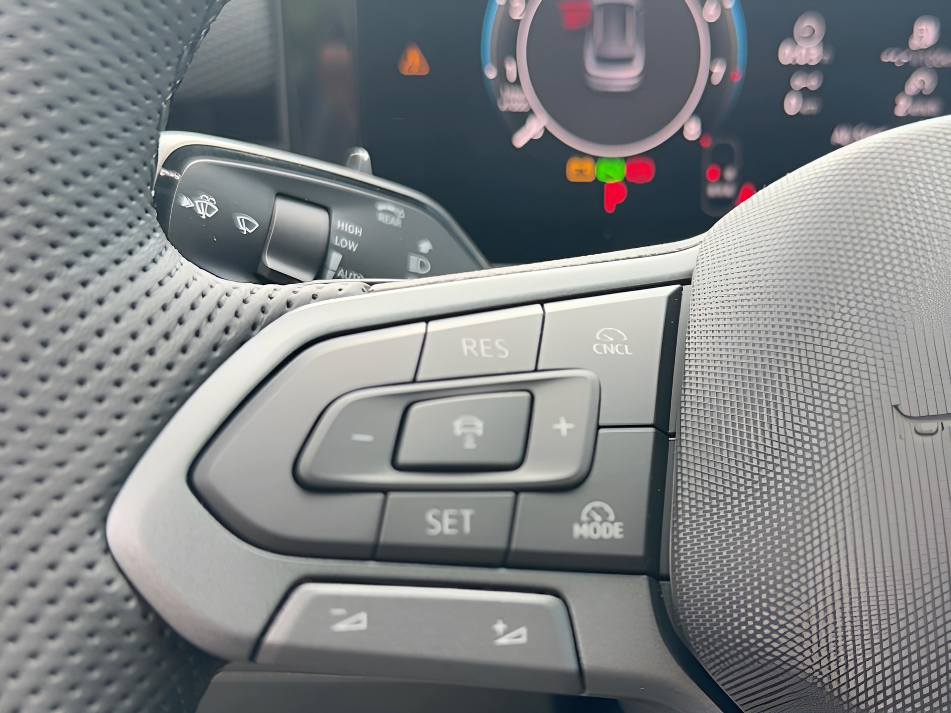 VW T-Roc 1.5 eTSI mHEV R-Line DSG-image-14