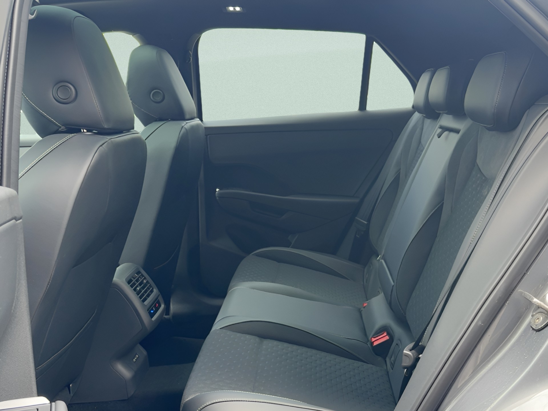 VW T-Roc 1.5 eTSI mHEV R-Line DSG-image-16