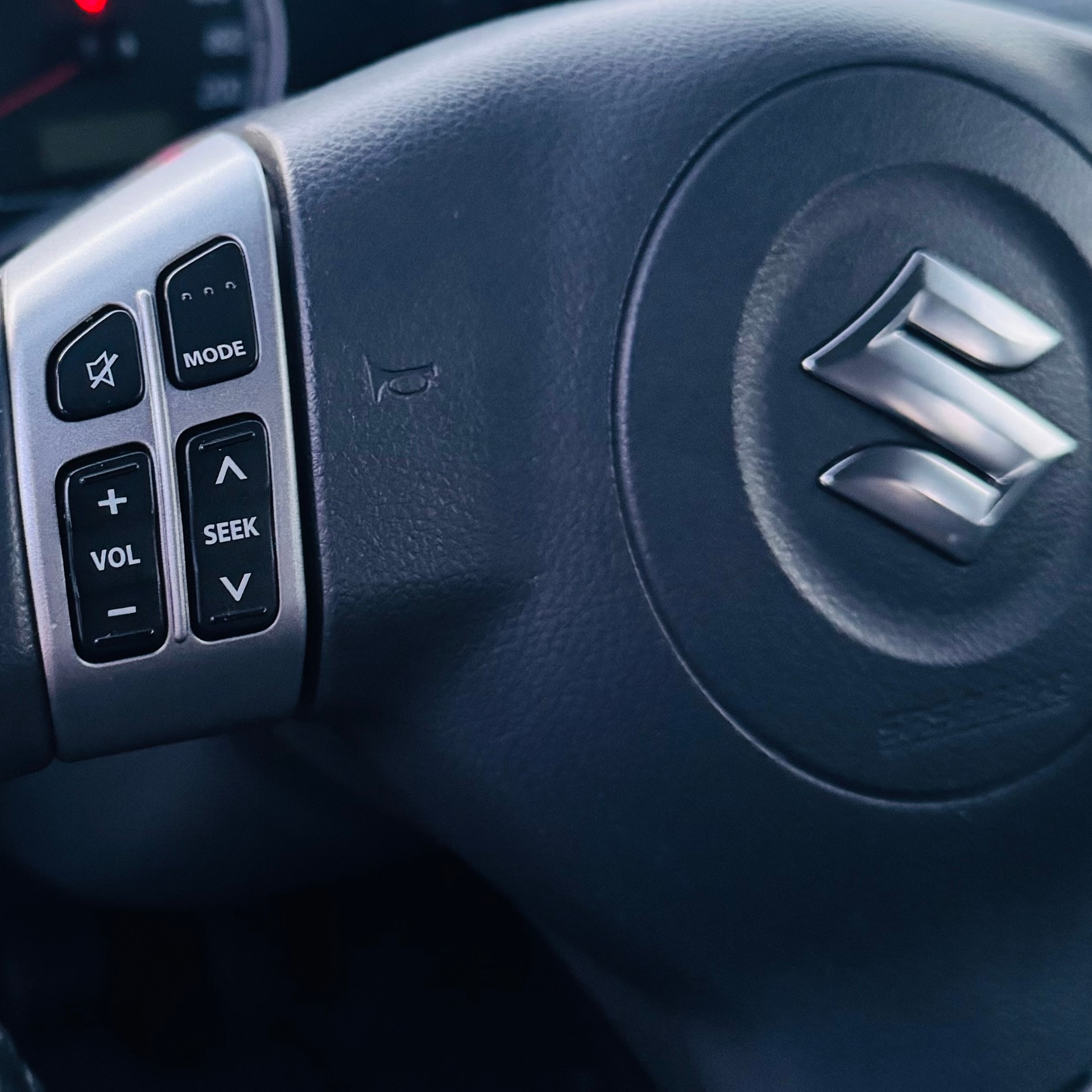 SUZUKI Swift 1.3i 16V GL-image-8