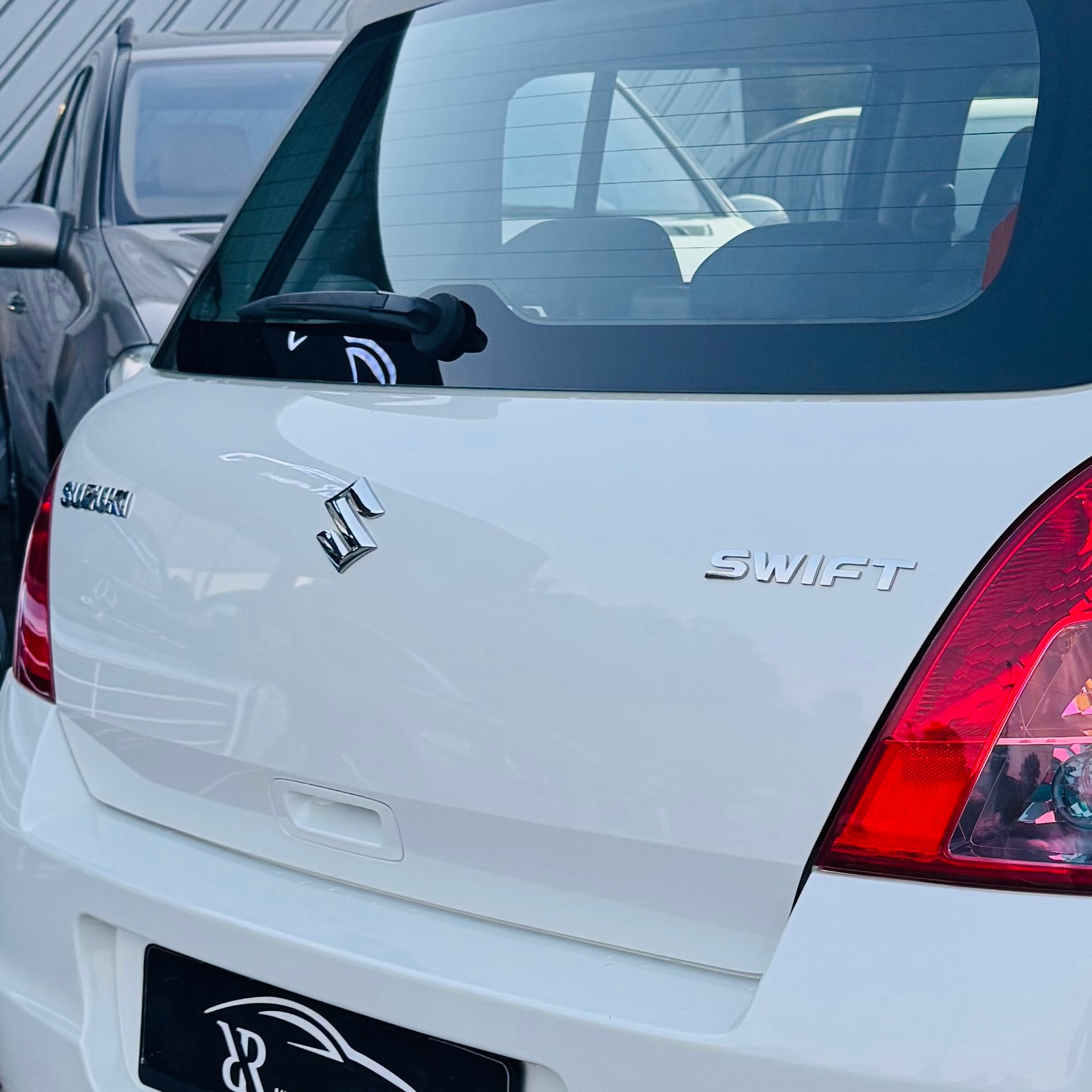 SUZUKI Swift 1.3i 16V GL-showroom-element-3