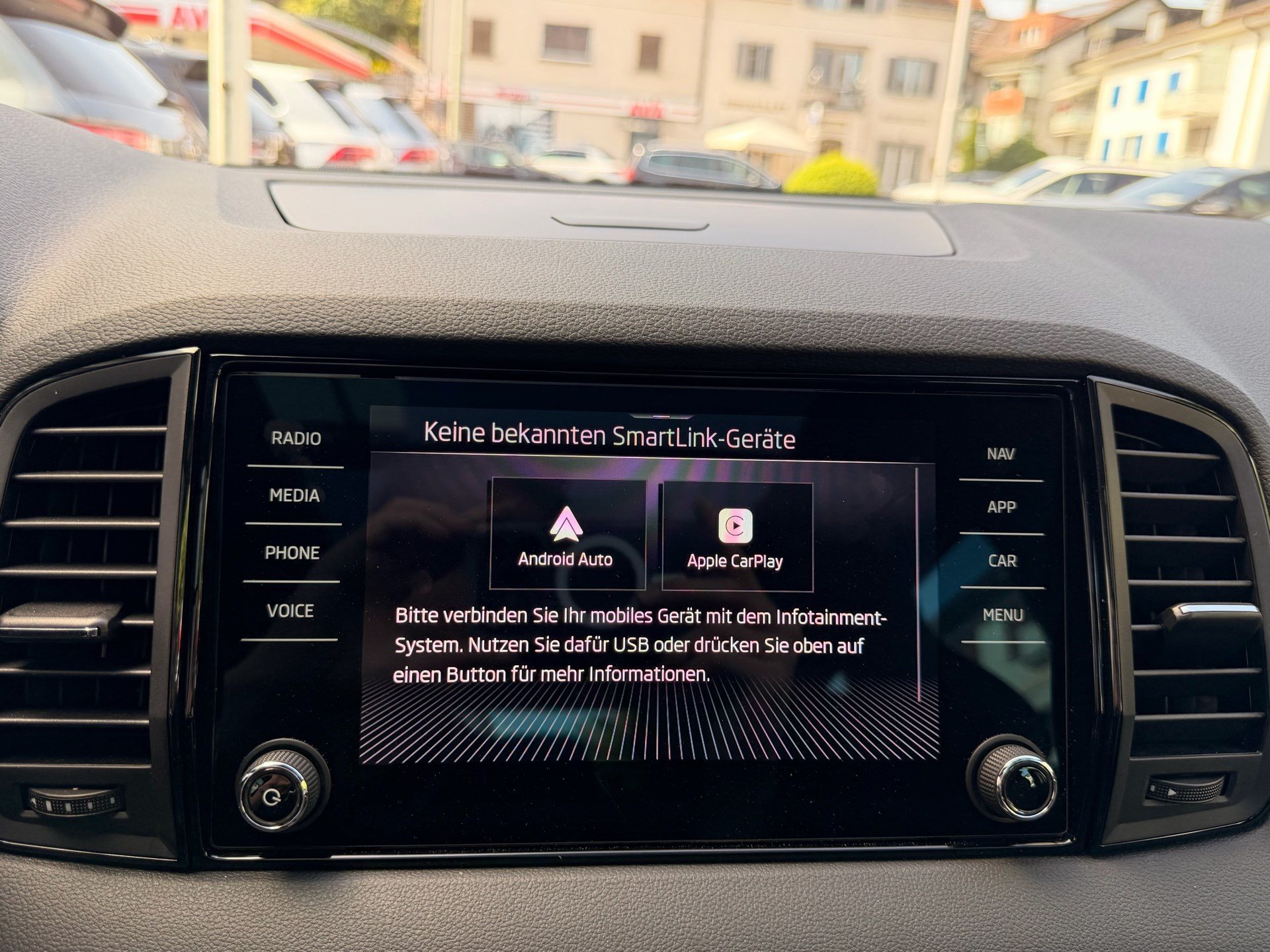 SKODA Karoq Sportline 4x4 *** PANORAMADACH & VIELES MEHR !!! ***-image-19