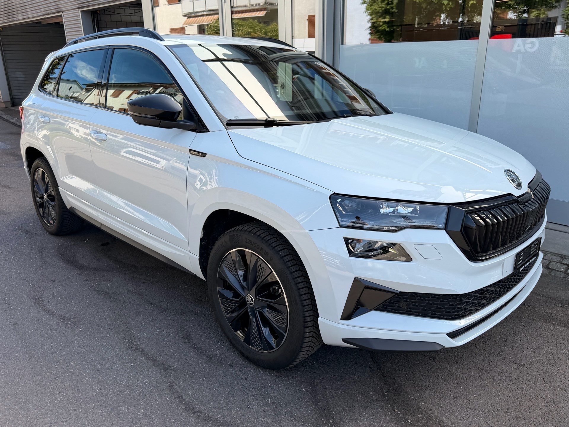SKODA Karoq Sportline 4x4 *** PANORAMADACH & VIELES MEHR !!! ***-showroom-element-2