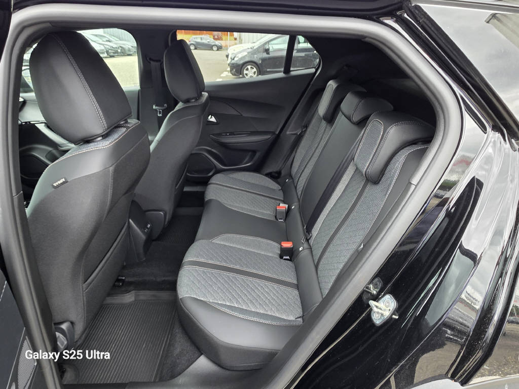 PEUGEOT 2008 1.2 PureTech 130 Allure-image-5