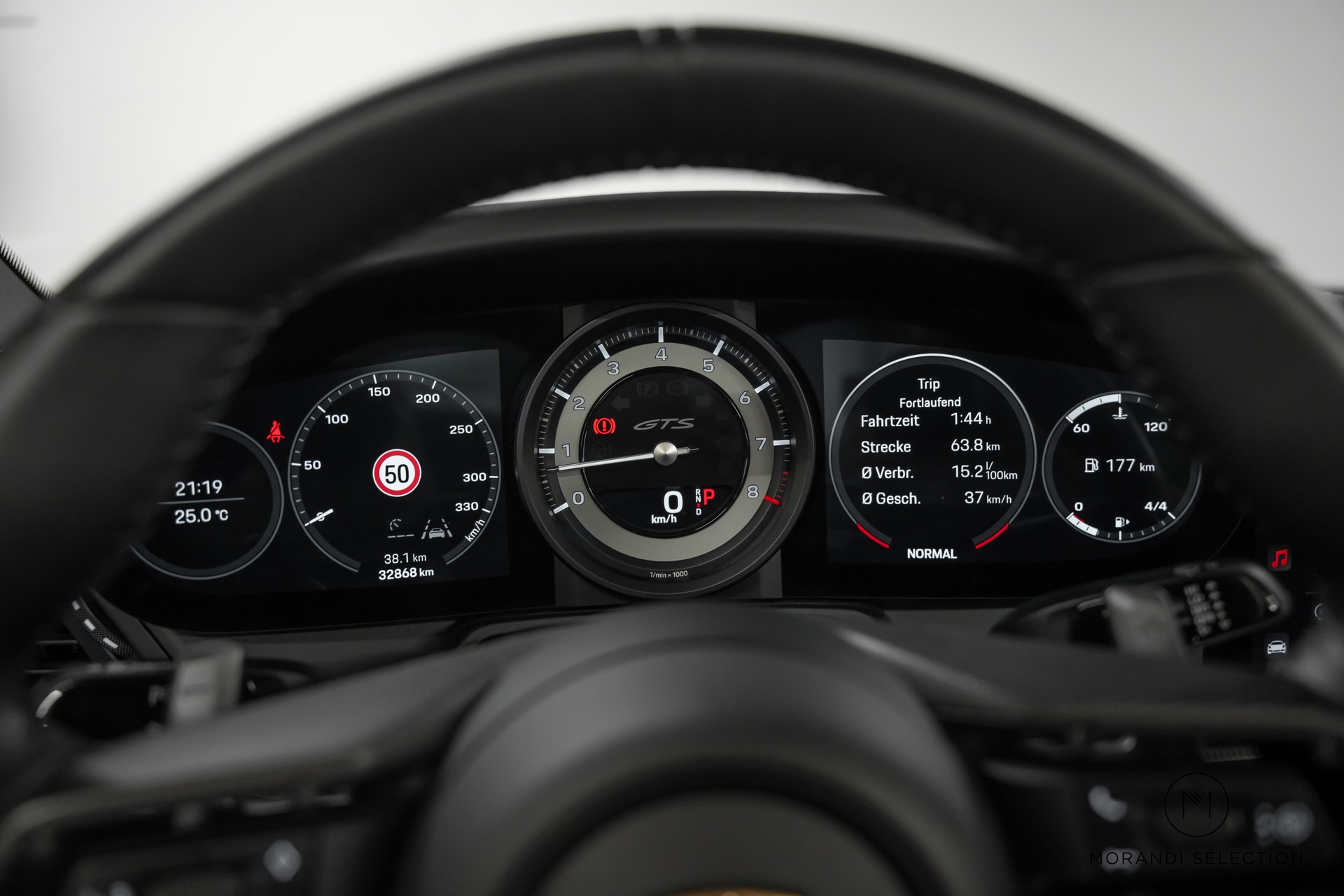 PORSCHE 911 Cabriolet 3.0 Carrera 4 GTS PDK-image-13