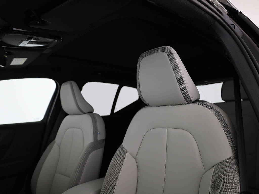 VOLVO EX40 Twin Ultra AWD XCENTRIC-image-14