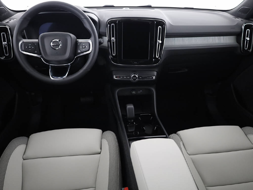 VOLVO EX40 Twin Ultra AWD XCENTRIC-image-19