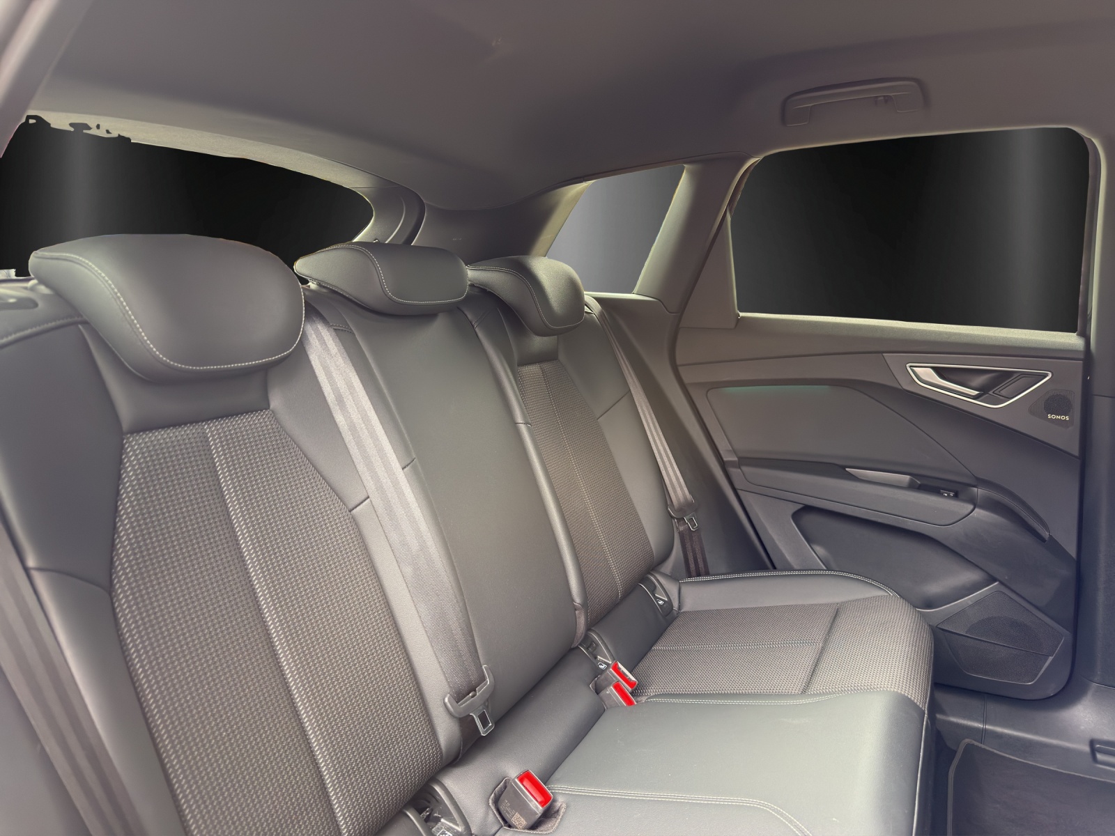 AUDI Q4 e-tron 50 quattro-image-7