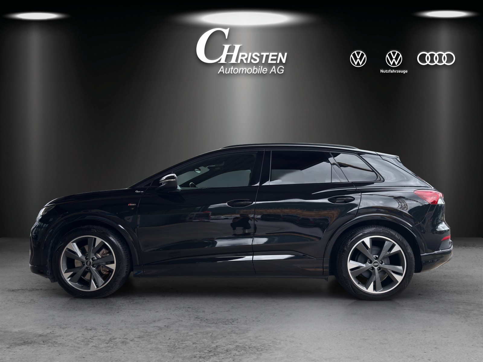AUDI Q4 e-tron 50 quattro-showroom-element-1