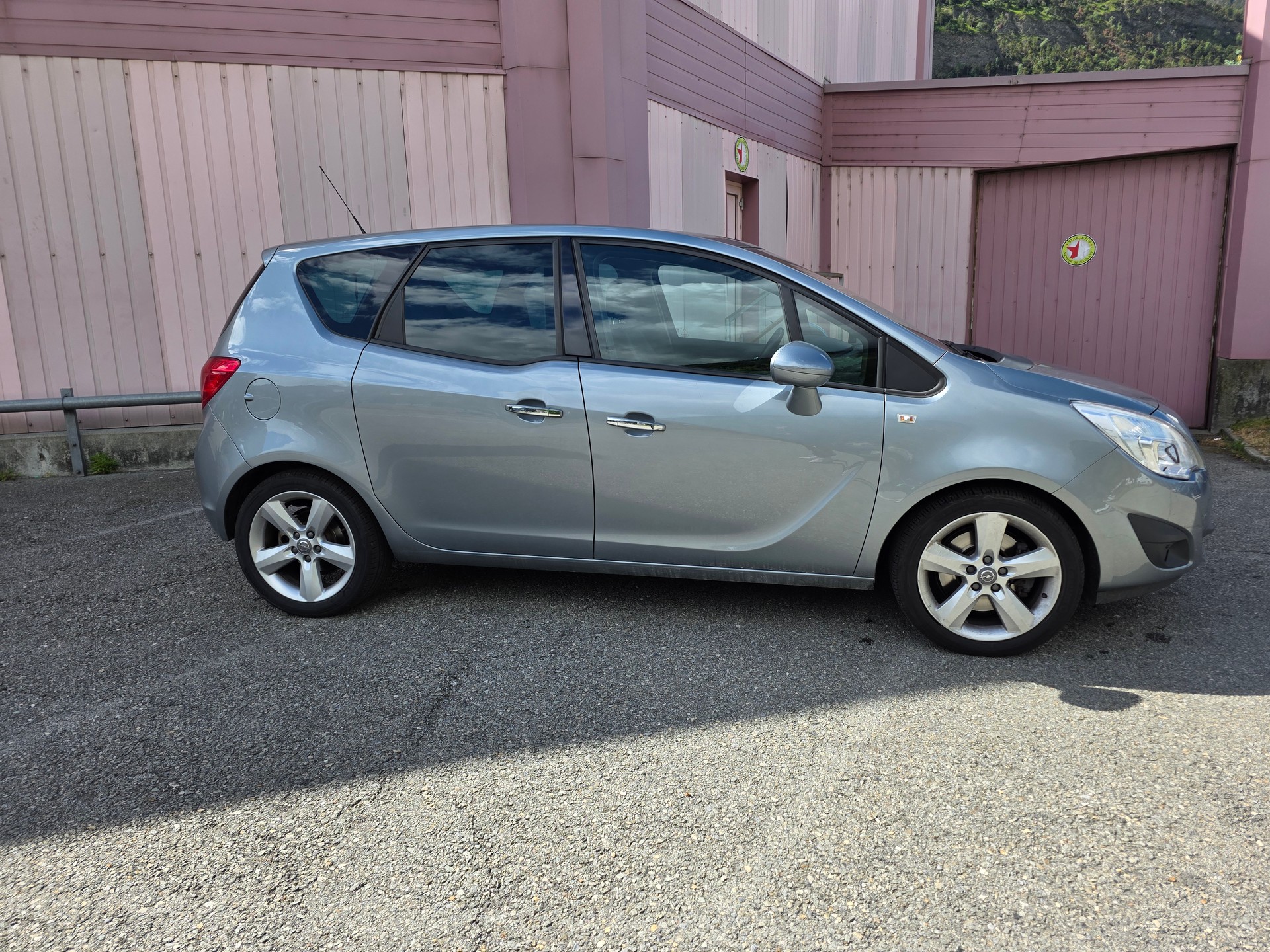 OPEL Meriva 1.4 Turbo Cosmo-image-3