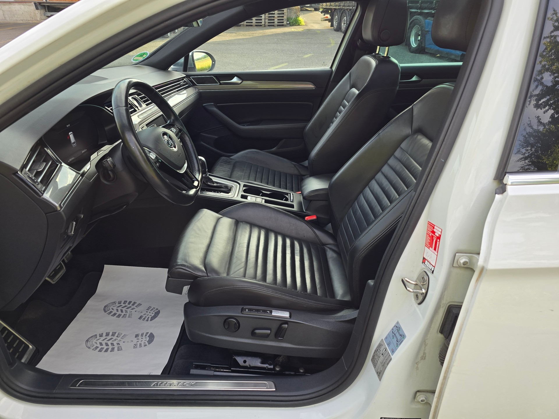 VW Passat Alltrack 2.0 TDI BMT 4Motion DSG-image-10