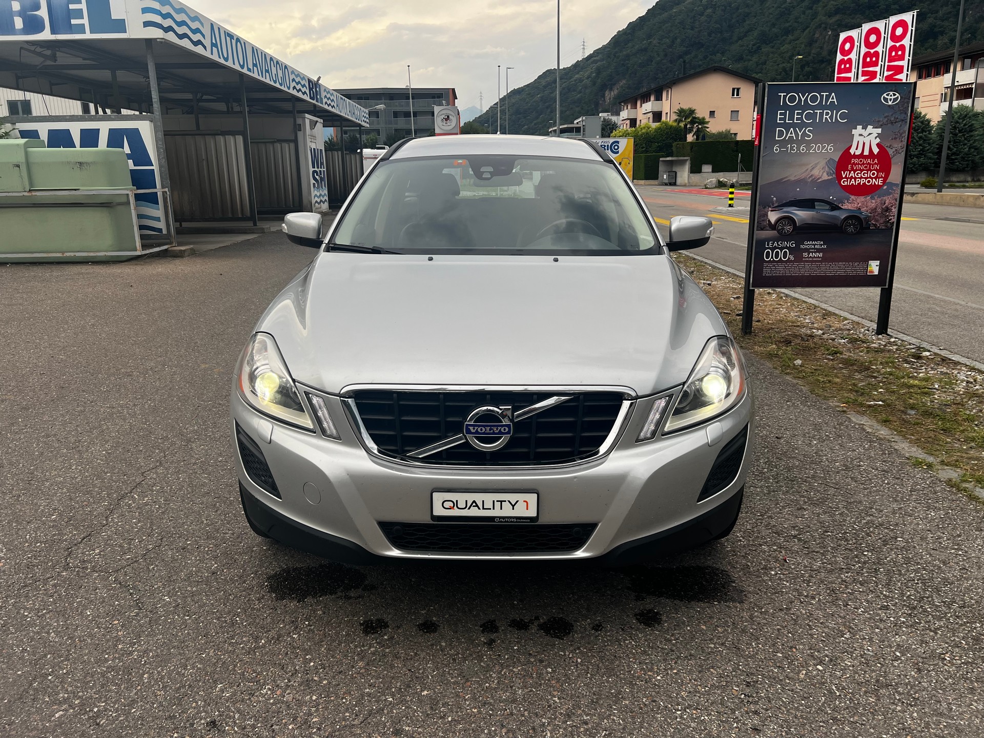 VOLVO XC60 D3 AWD Summum Geartronic-image-2