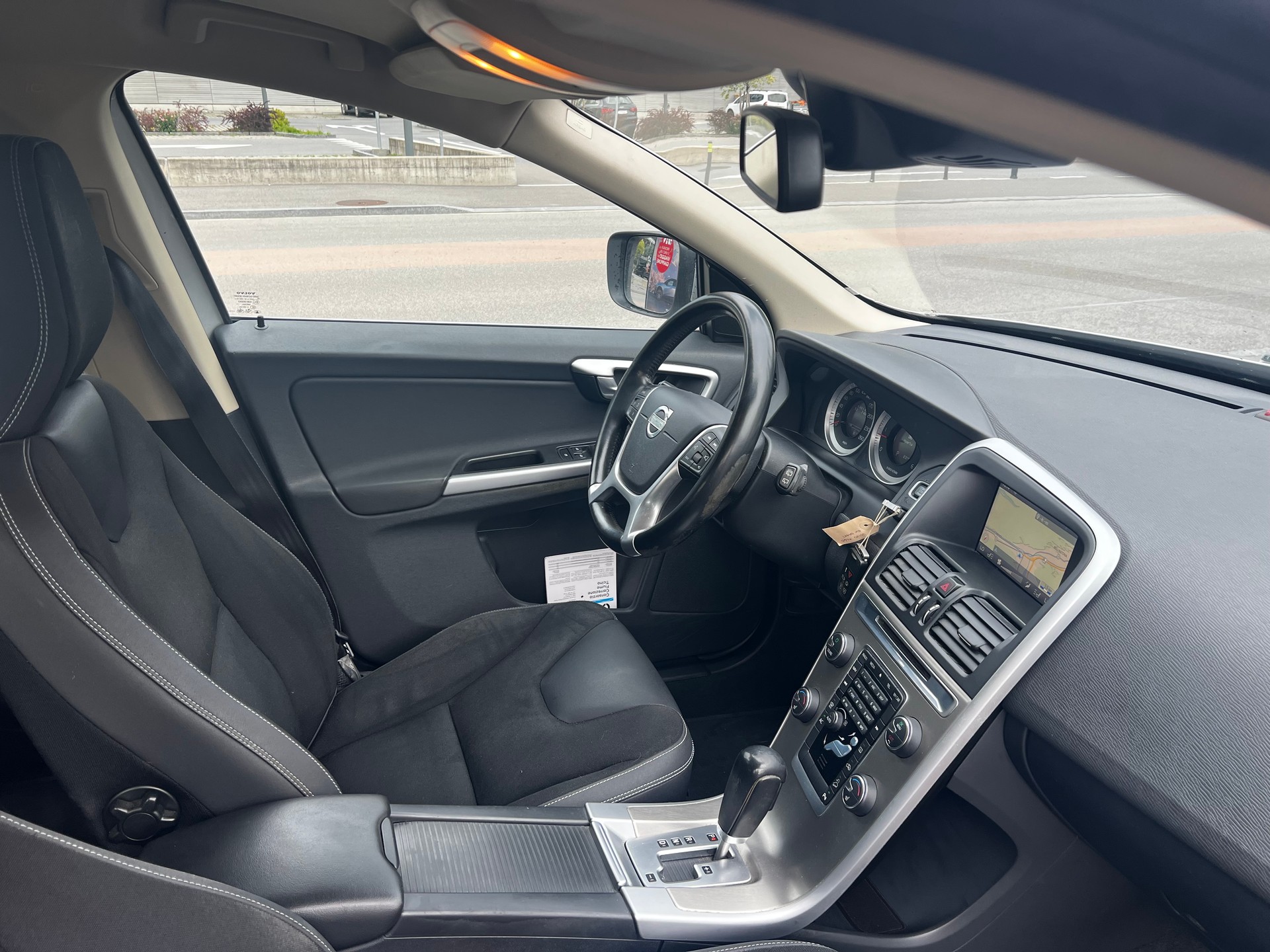 VOLVO XC60 D3 AWD Summum Geartronic-image-7
