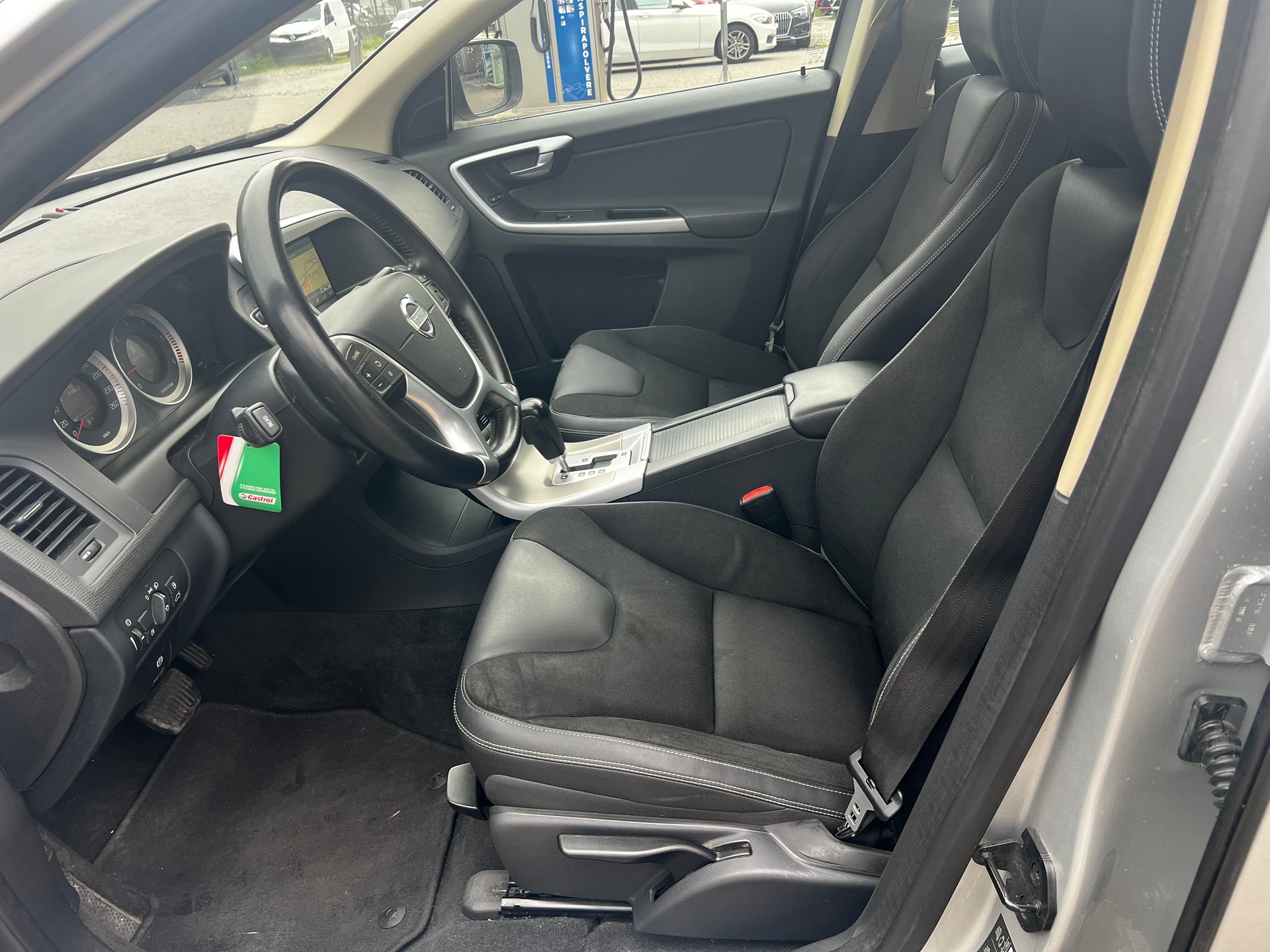 VOLVO XC60 D3 AWD Summum Geartronic-image-8