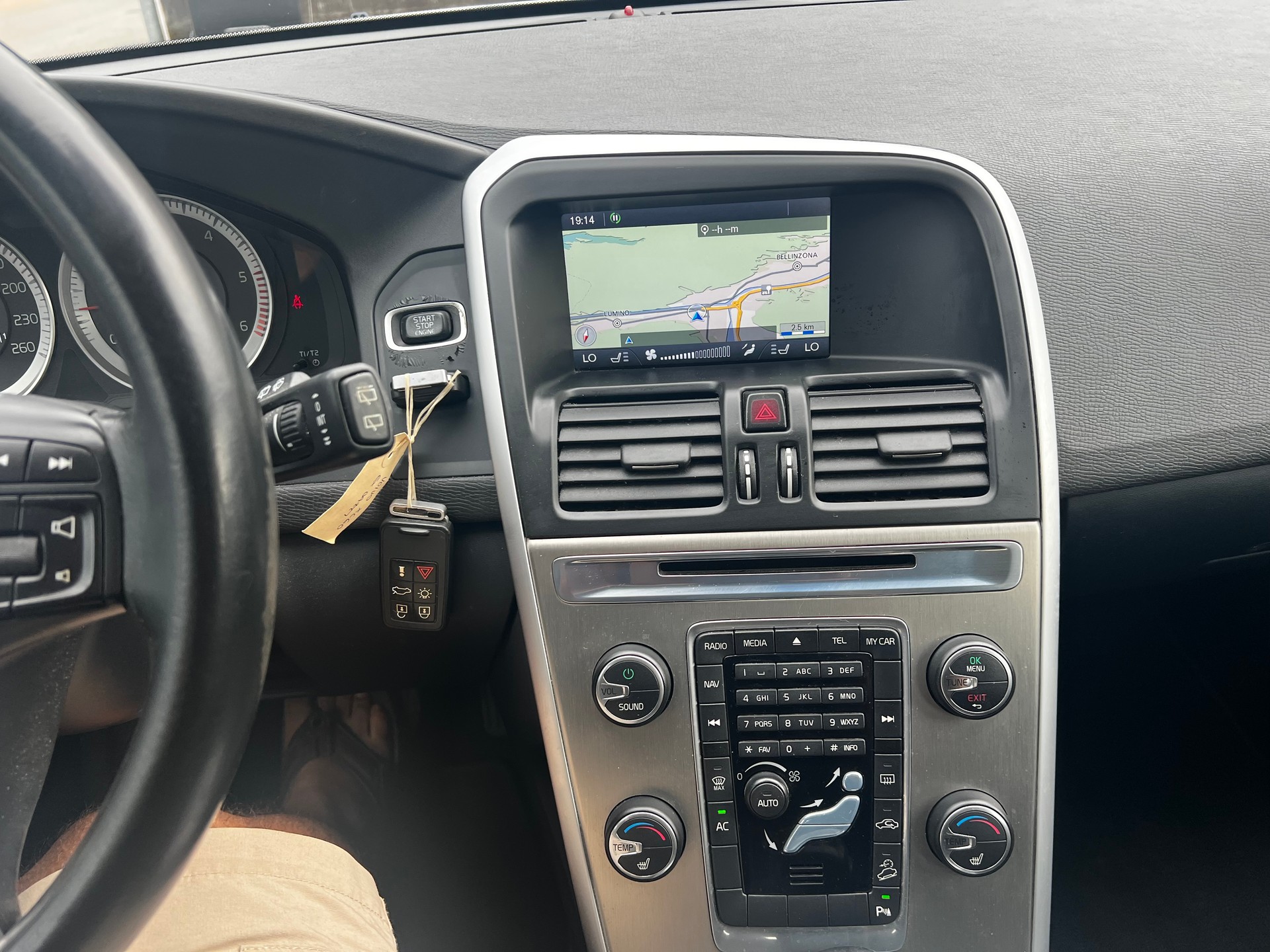 VOLVO XC60 D3 AWD Summum Geartronic-image-10