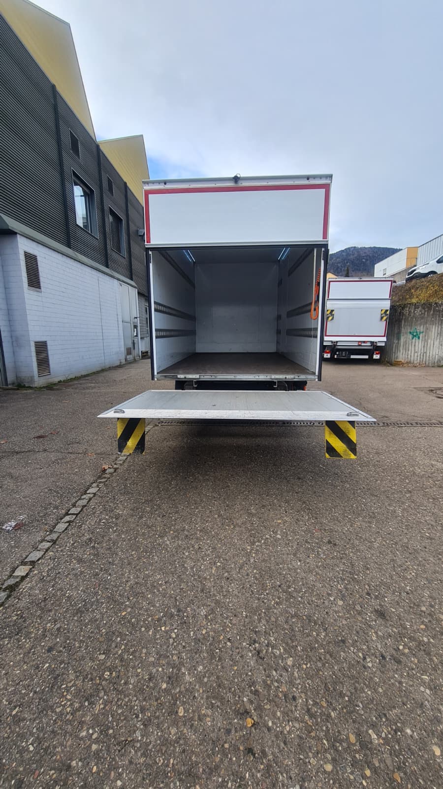 VW Crafter 35 2.0 TDI Hebebuhne Champion L4 ** 3-Plätzer ** RF-Kamera ** Klimaanlage ** Mit Hebebühne ** Ab MFK ** Nutz-700kg **-image-8