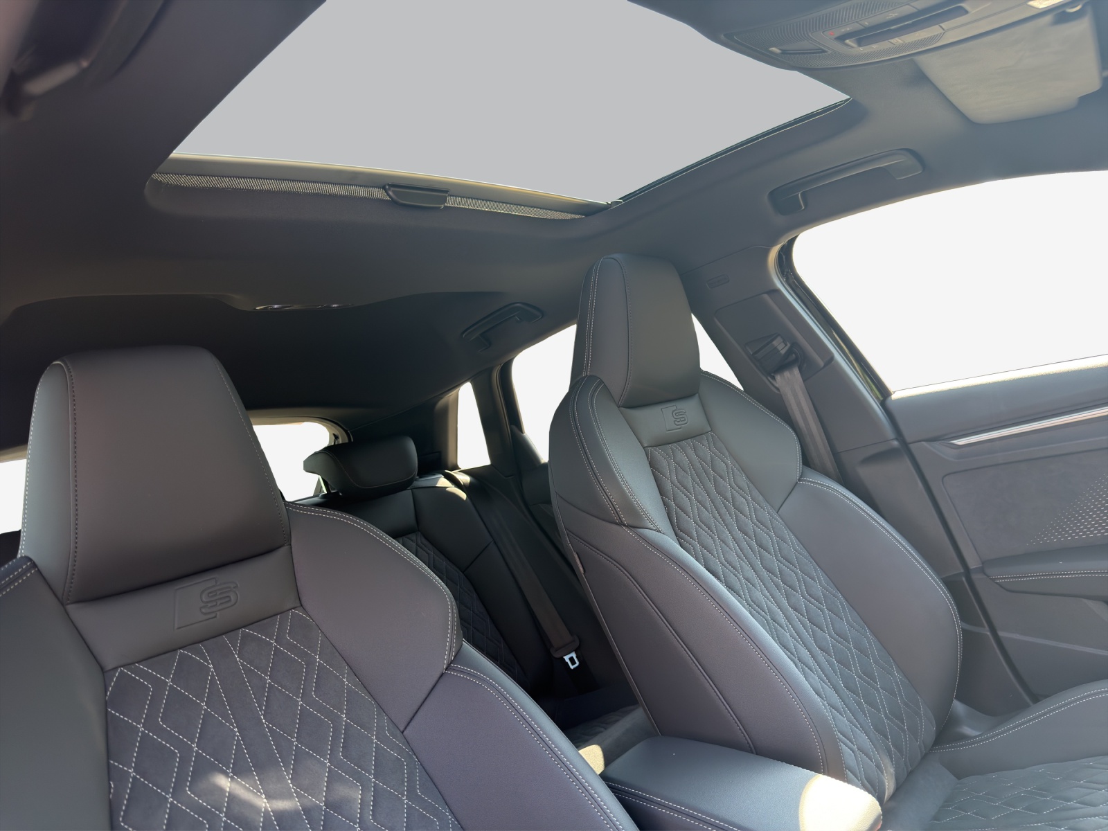 AUDI A3 Sportback TFSI 110 kW S line S tronic-image-8