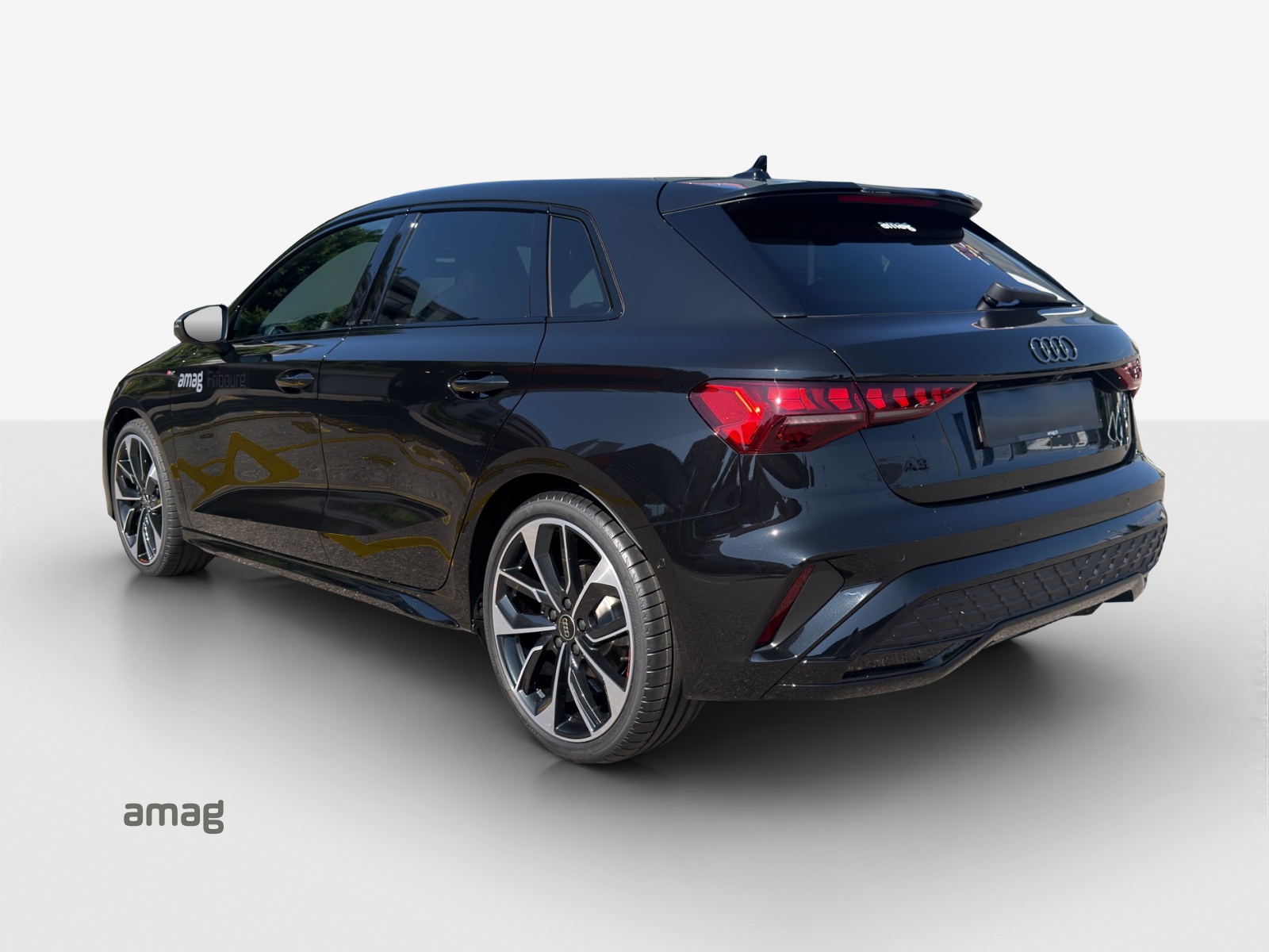 AUDI A3 Sportback TFSI 110 kW S line S tronic-image-3