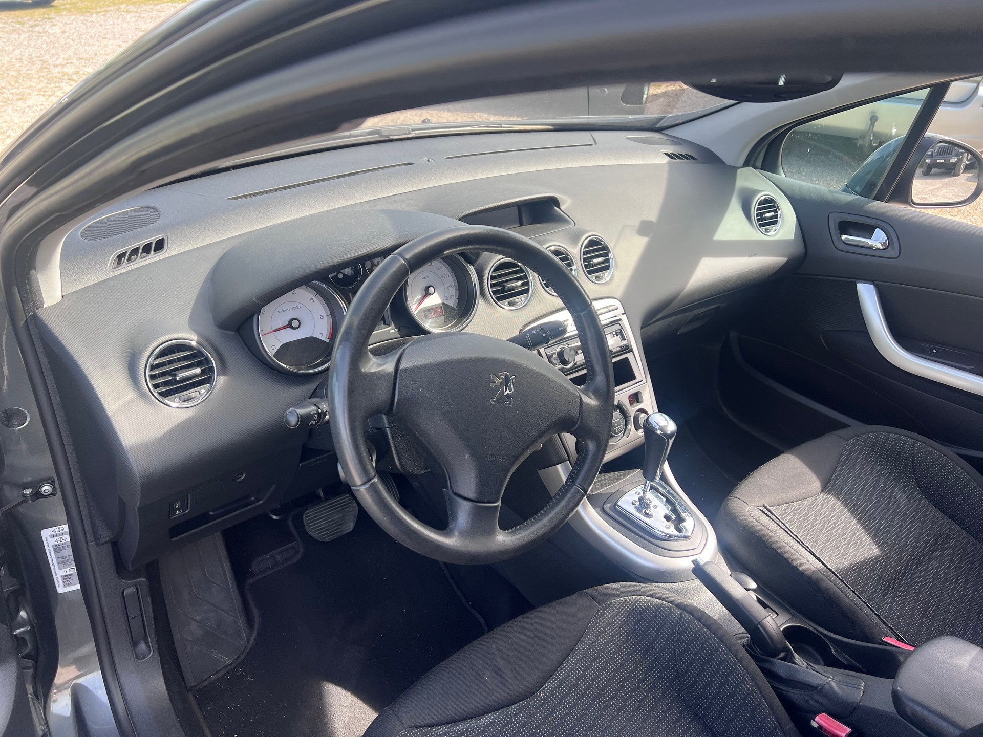 PEUGEOT 308 SW 1.6 16V Turbo Sport Pack Automatic-image-11