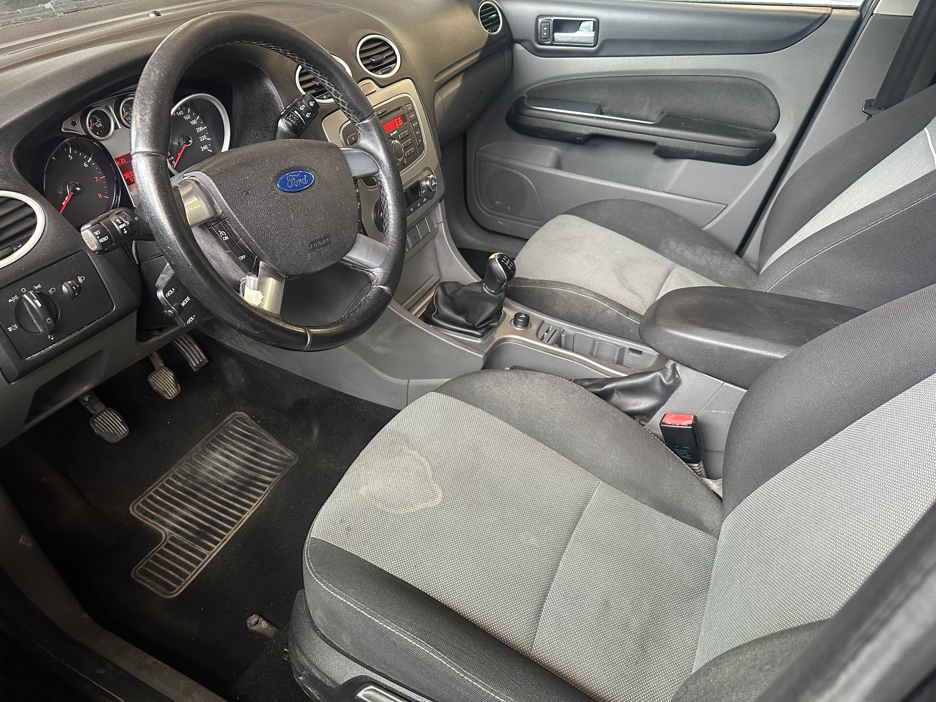 FORD Focus 1.8i Carving-image-9