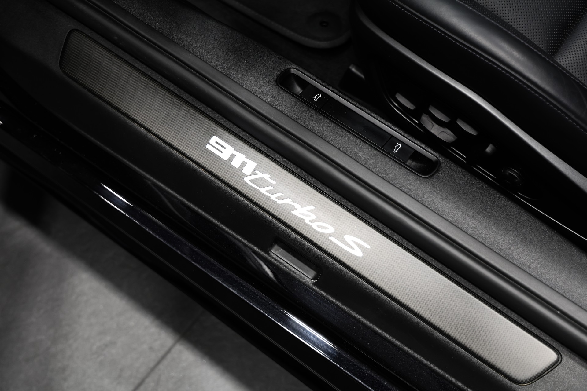 PORSCHE 911 Turbo S PDK Sport Design Paket - CH-Fahrzeug - Porsche Approved Garantie bis 02.2028 --image-18
