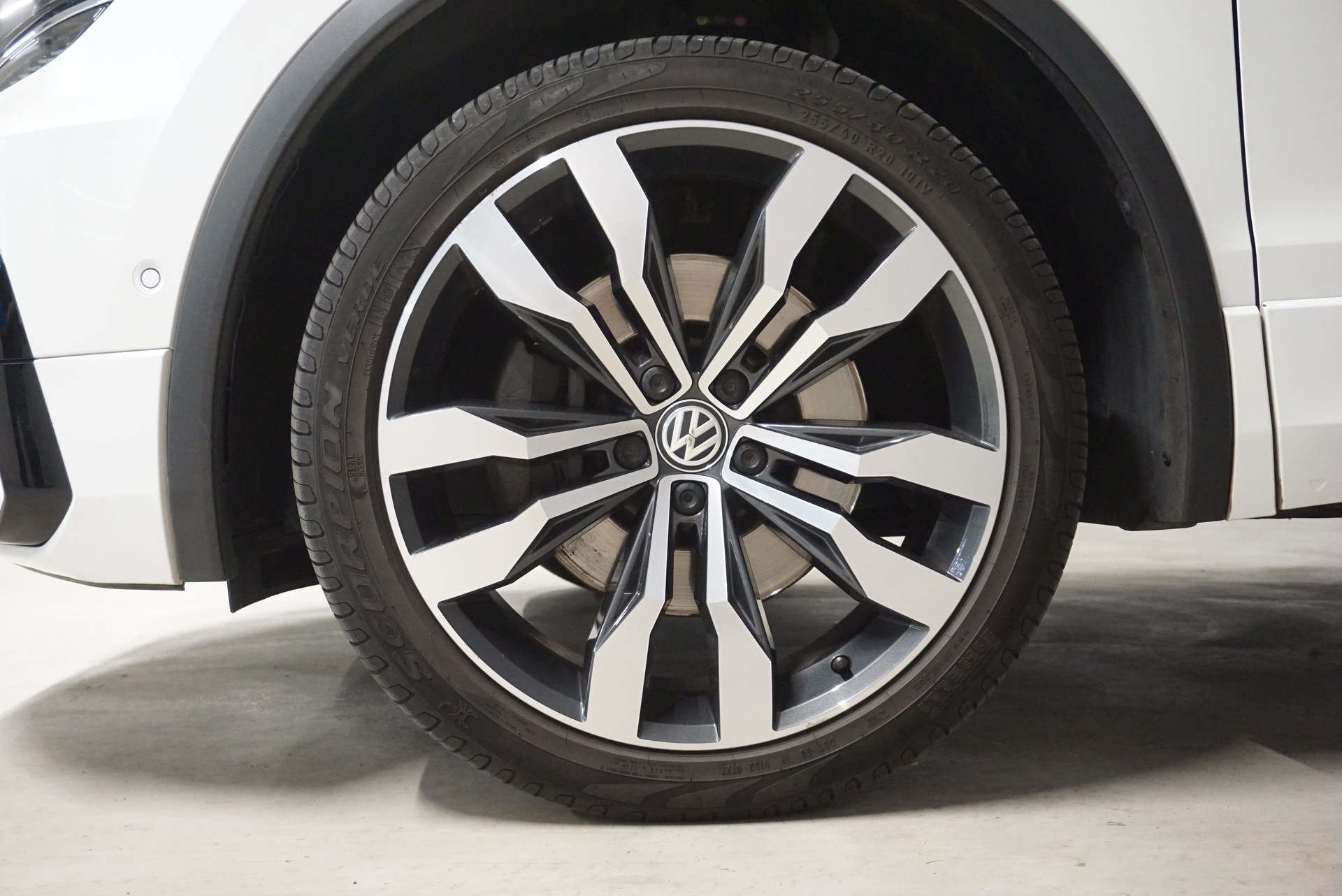 VW Tiguan 2.0 TDI SCR Highline 4Motion DSG-image-12