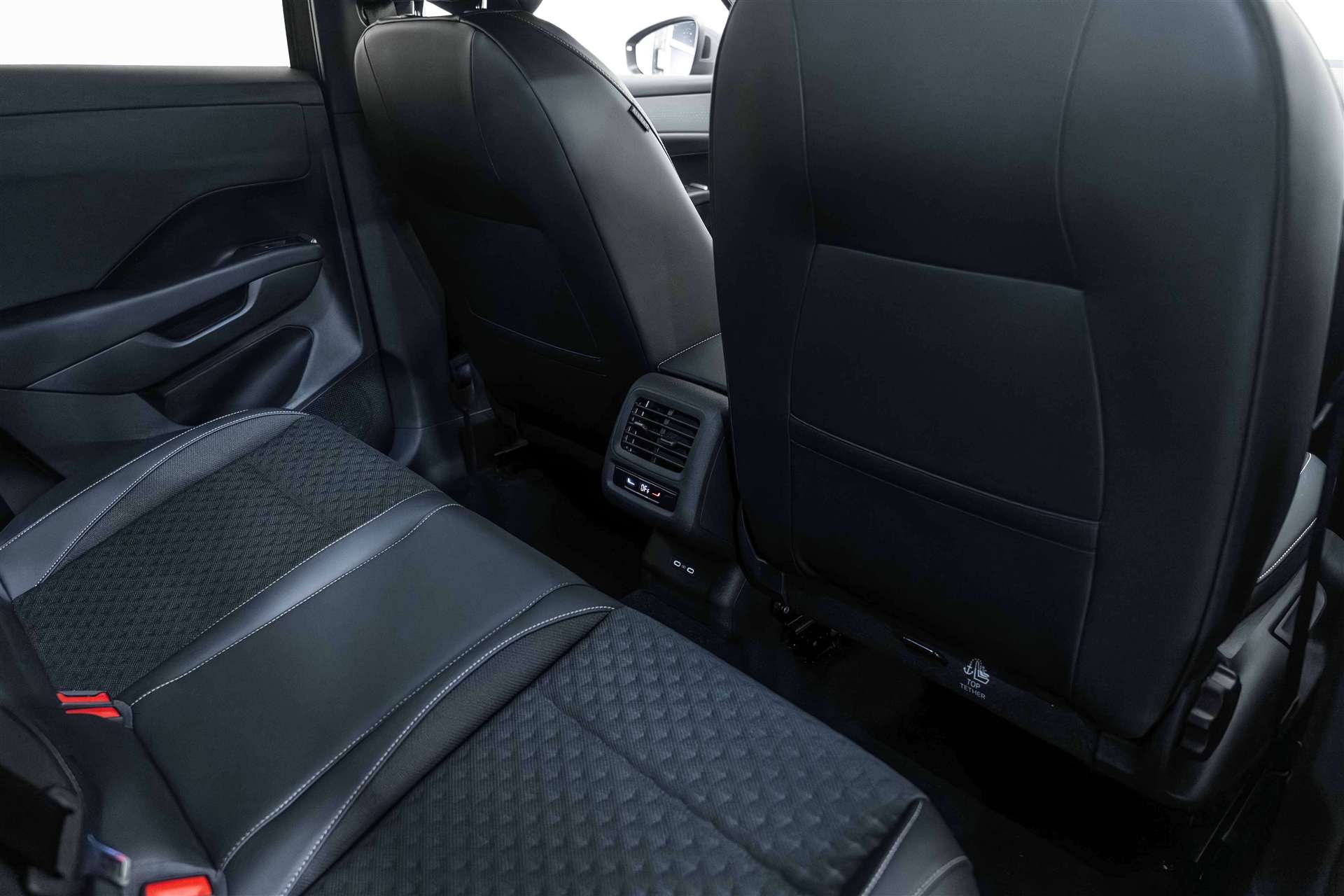 VW T-Roc 1.5 eTSi mHEV R-Line DSG NEW-image-13