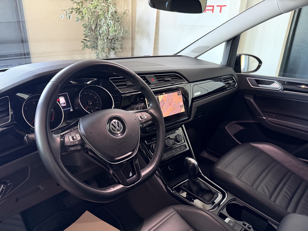 VW Touran 2.0 TDI BlueMotion Technology Highline DSG-image-5
