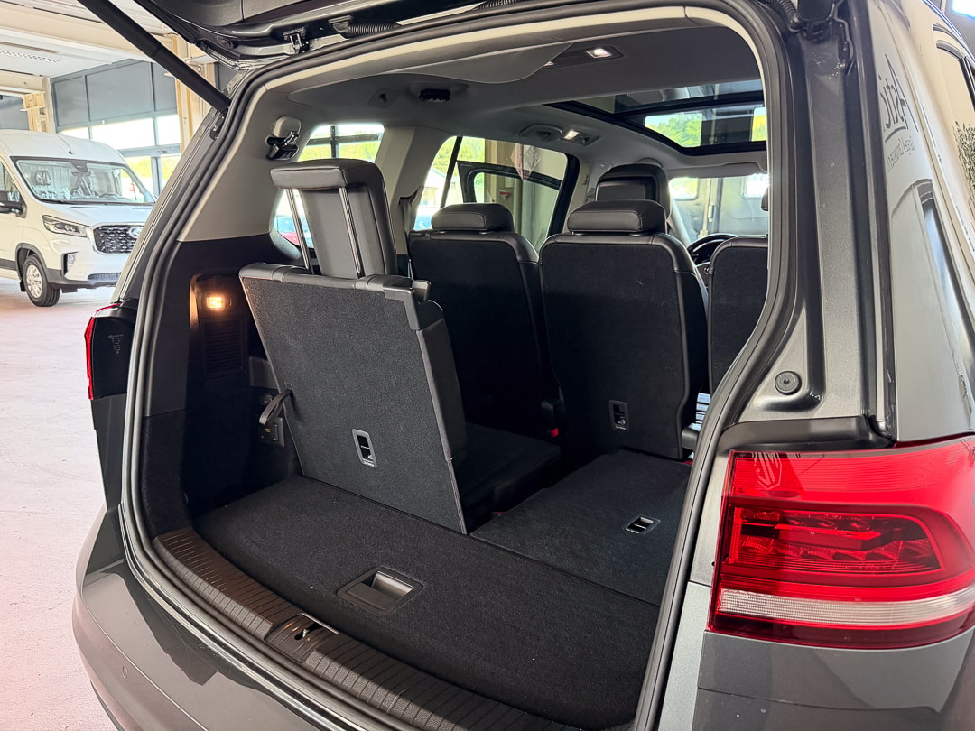 VW Touran 2.0 TDI BlueMotion Technology Highline DSG-image-9