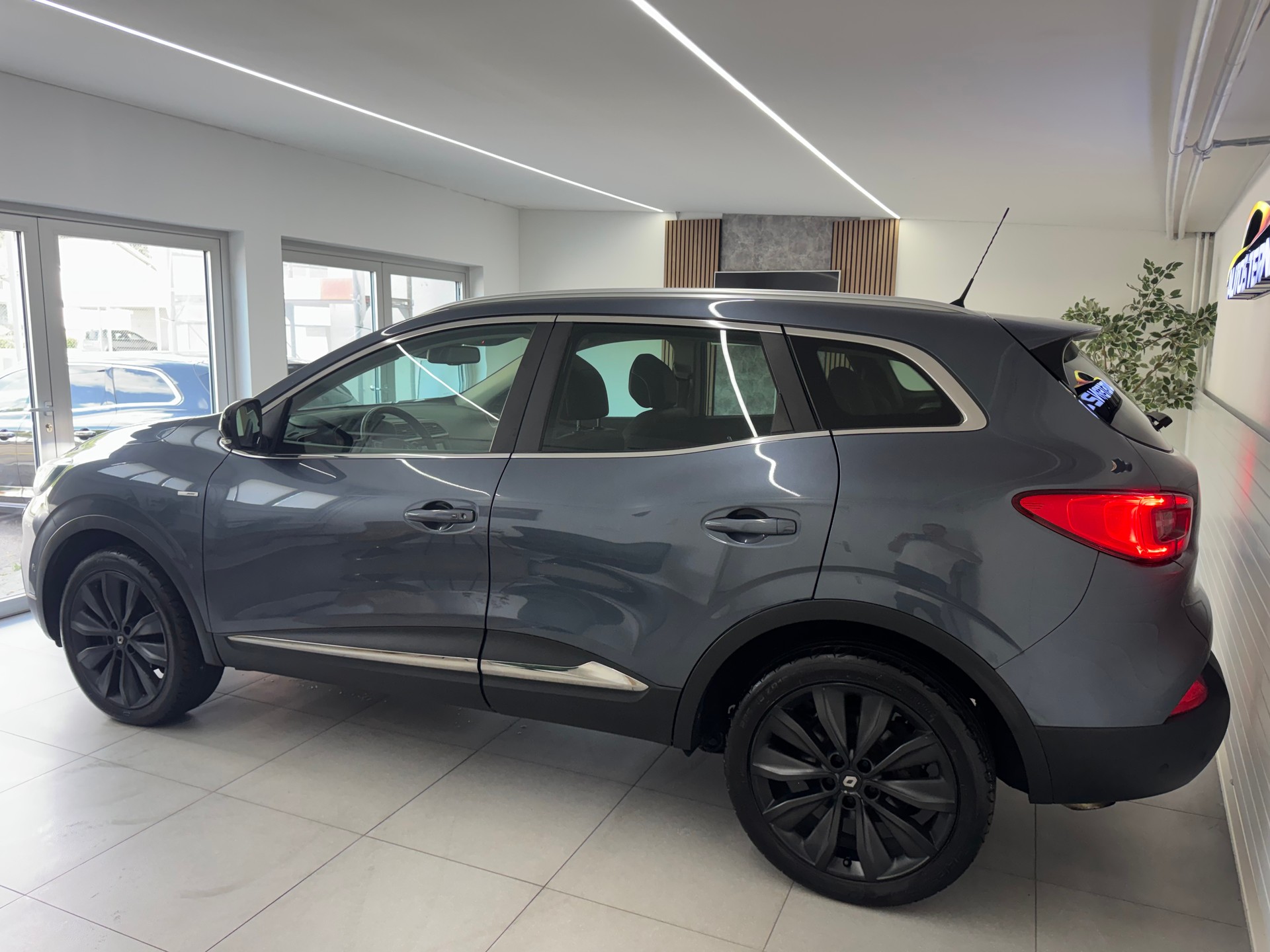 RENAULT Kadjar 1.2 16V Turbo Bose EDC*CH-Fahrzeug*Panoramadach*-image-6