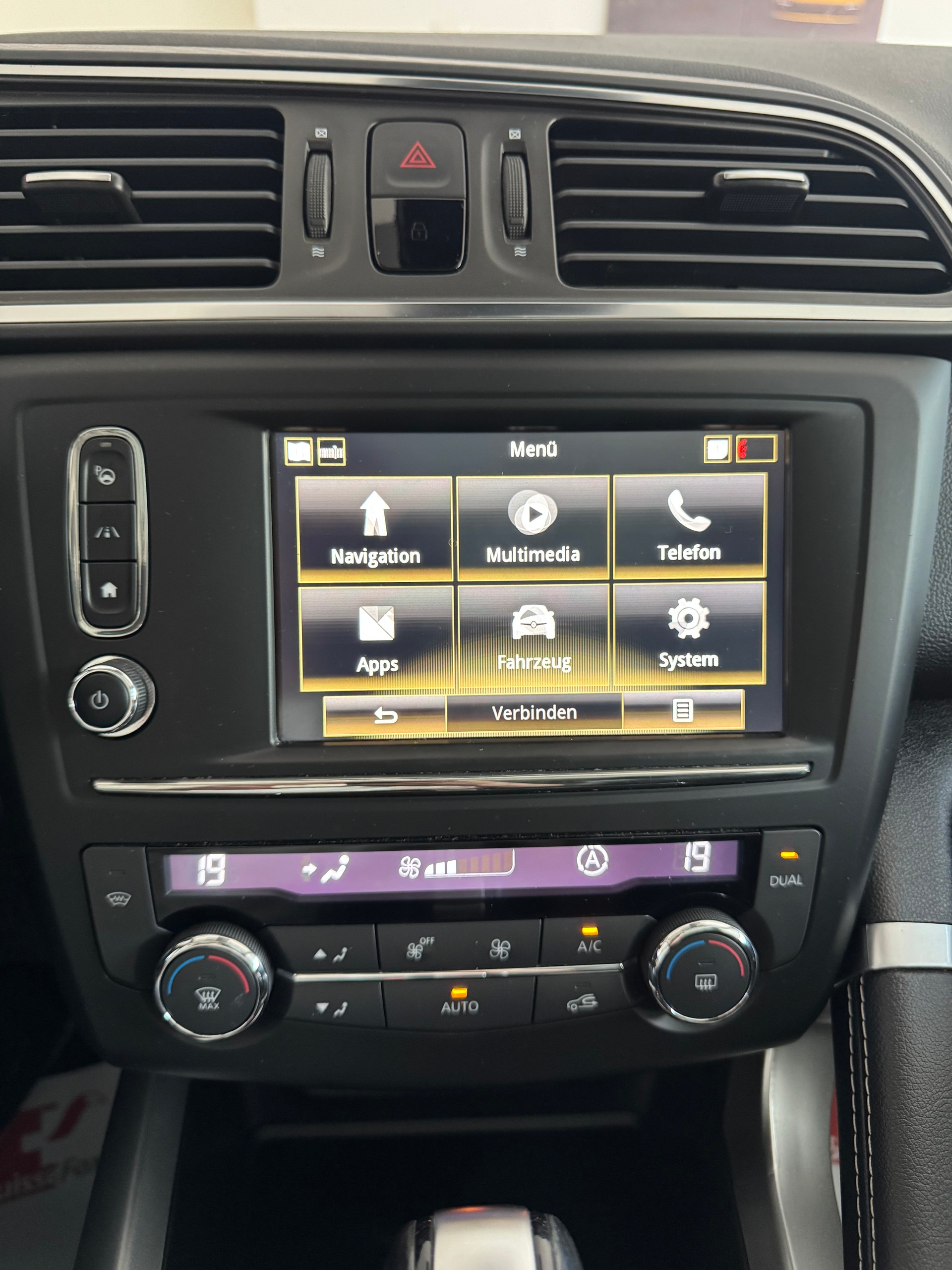RENAULT Kadjar 1.2 16V Turbo Bose EDC*CH-Fahrzeug*Panoramadach*-image-17