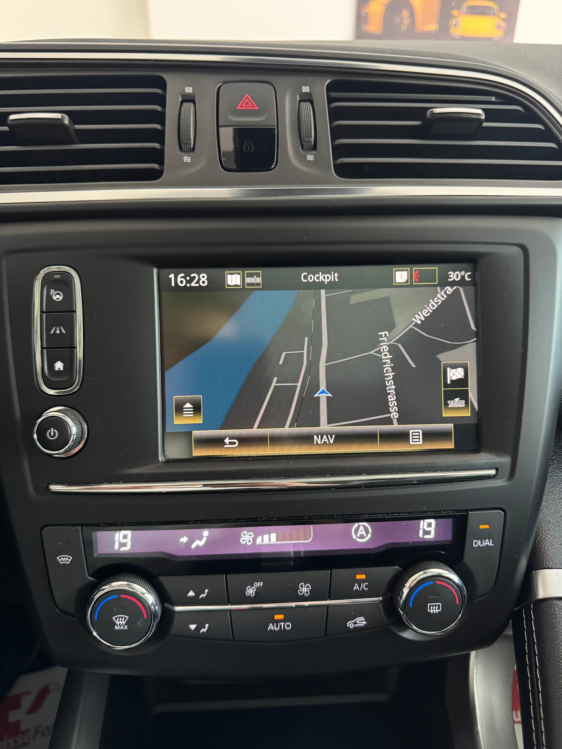 RENAULT Kadjar 1.2 16V Turbo Bose EDC*CH-Fahrzeug*Panoramadach*-image-19