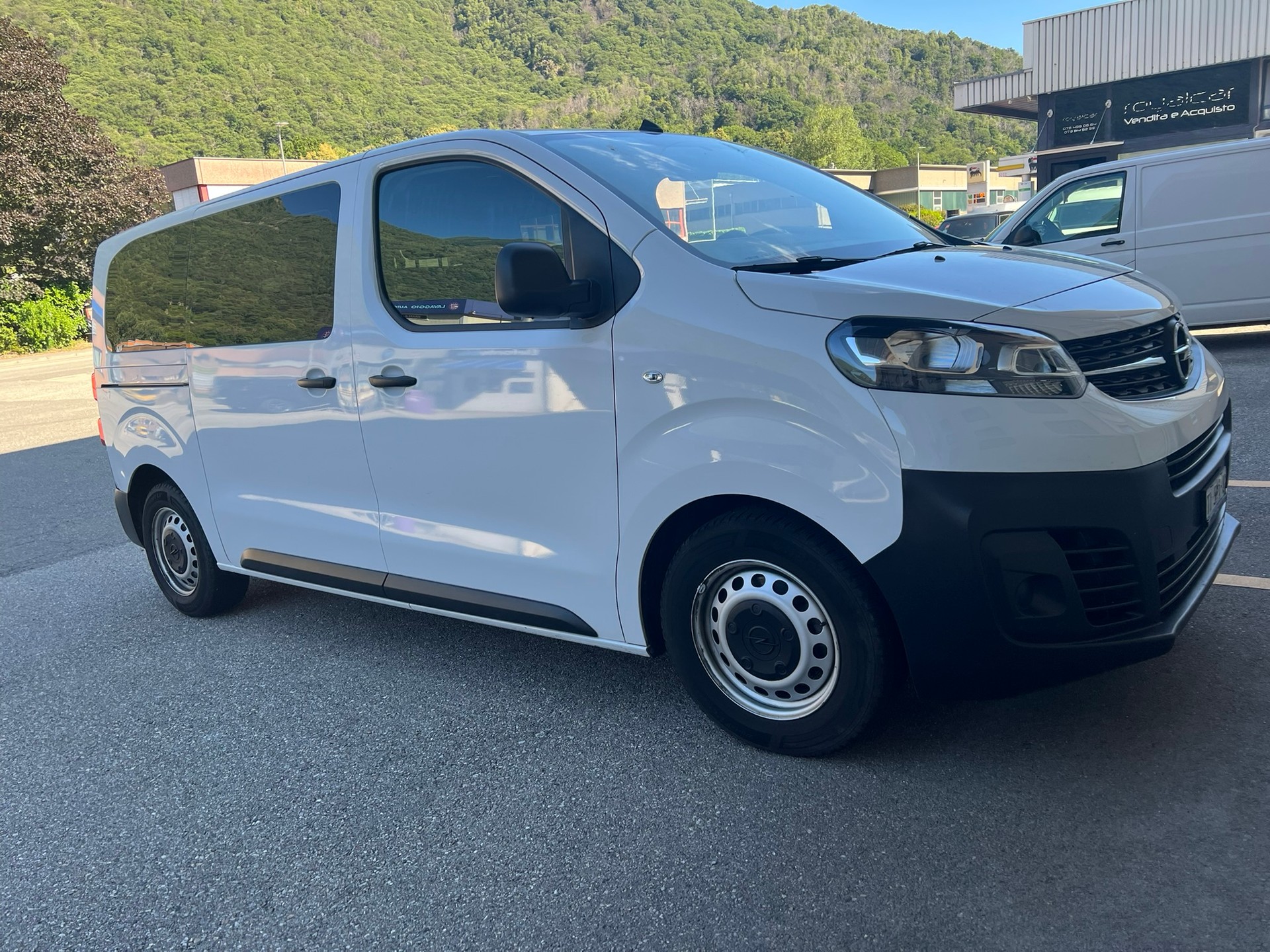 OPEL Vivaro Combi 2.0 CDTI Essentia s/s M-image-1