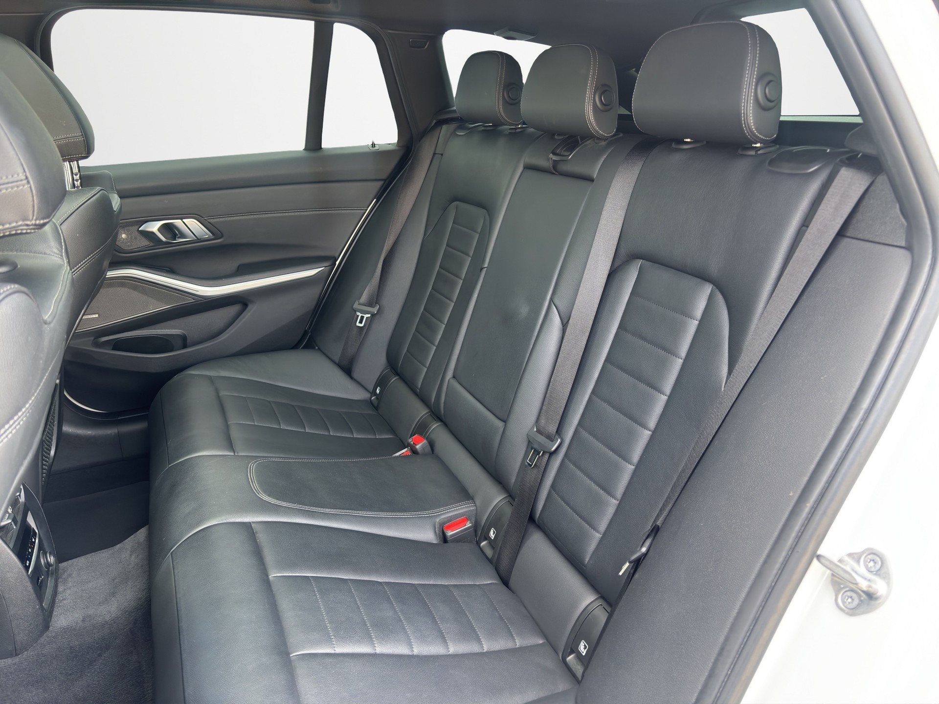 BMW 3er Reihe G21 Touring 330d xDrive SAG-image-7