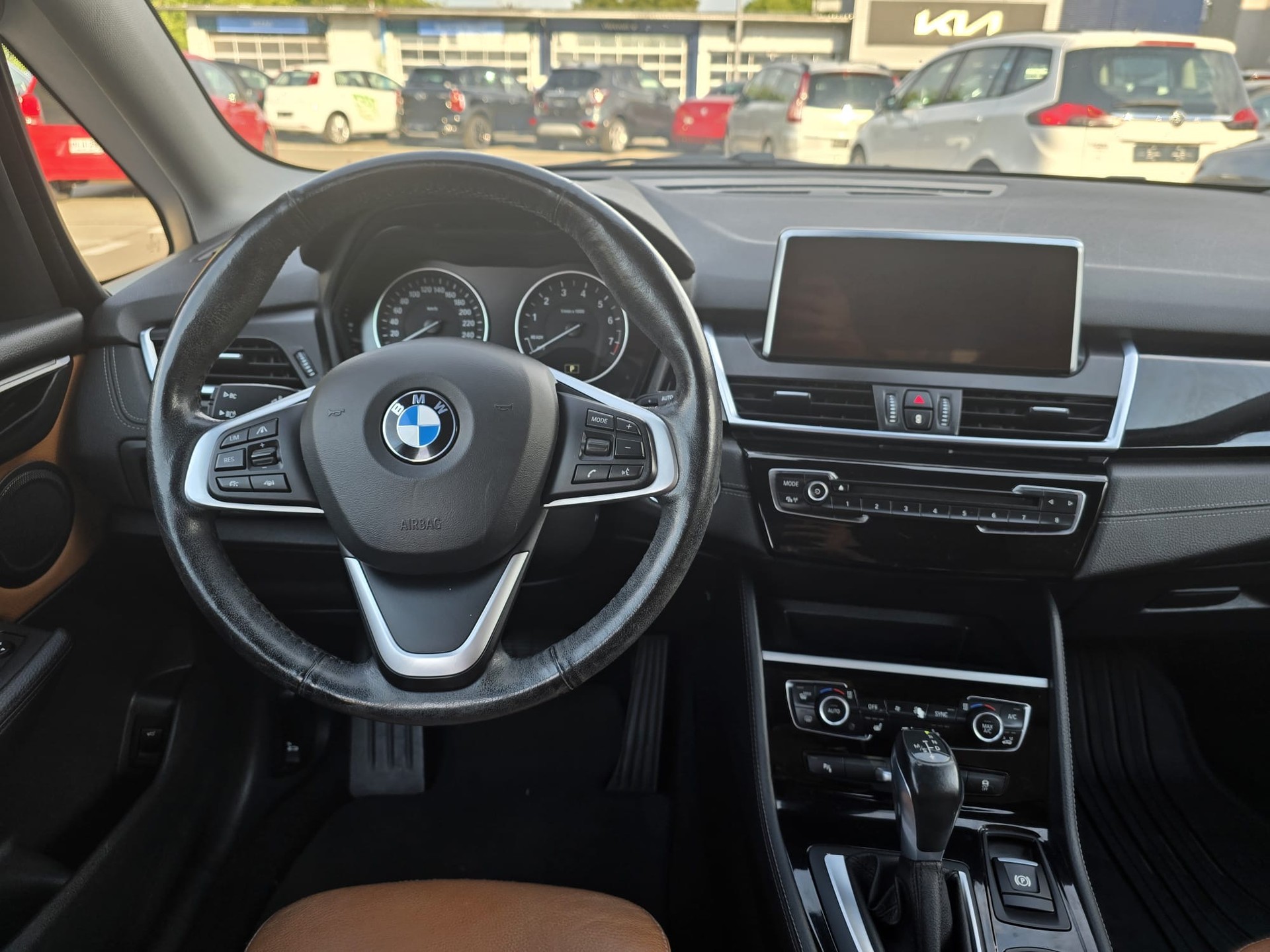 BMW 218i Gran Tourer Sport Line Steptronic-image-13