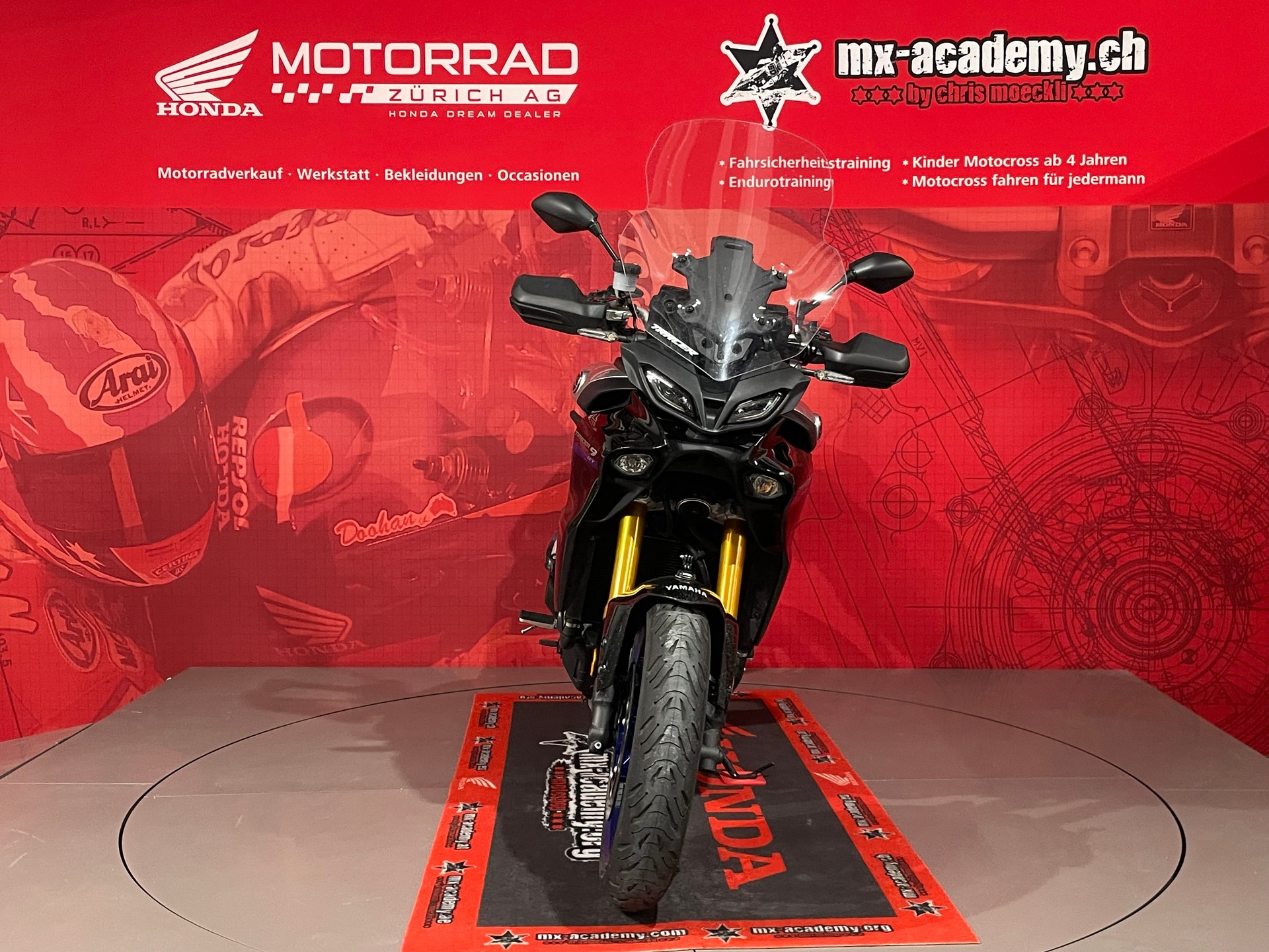 YAMAHA **Tracer 9 GT**Silber**-showroom-element-3