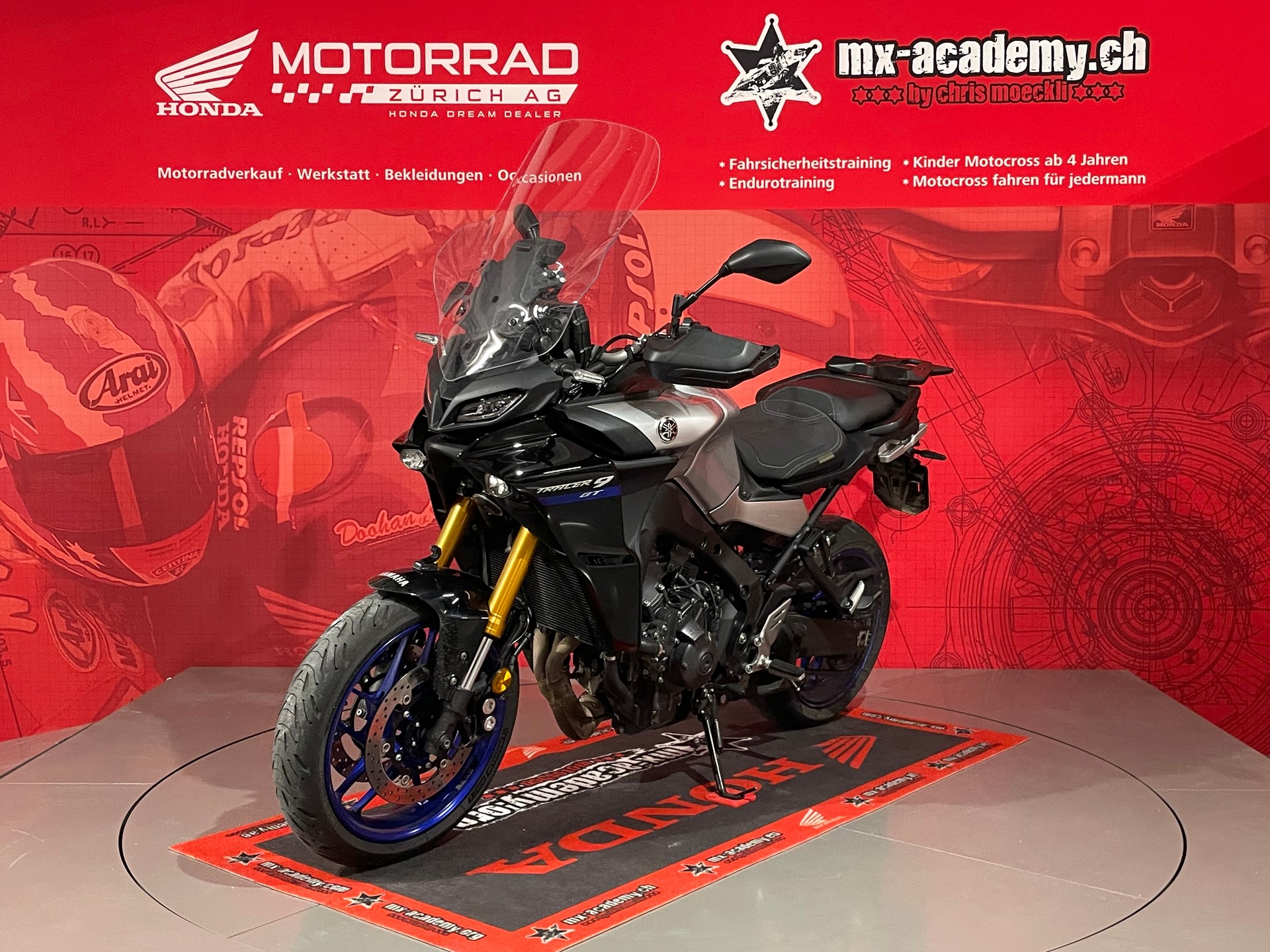 YAMAHA **Tracer 9 GT**Silber**-showroom-element-2