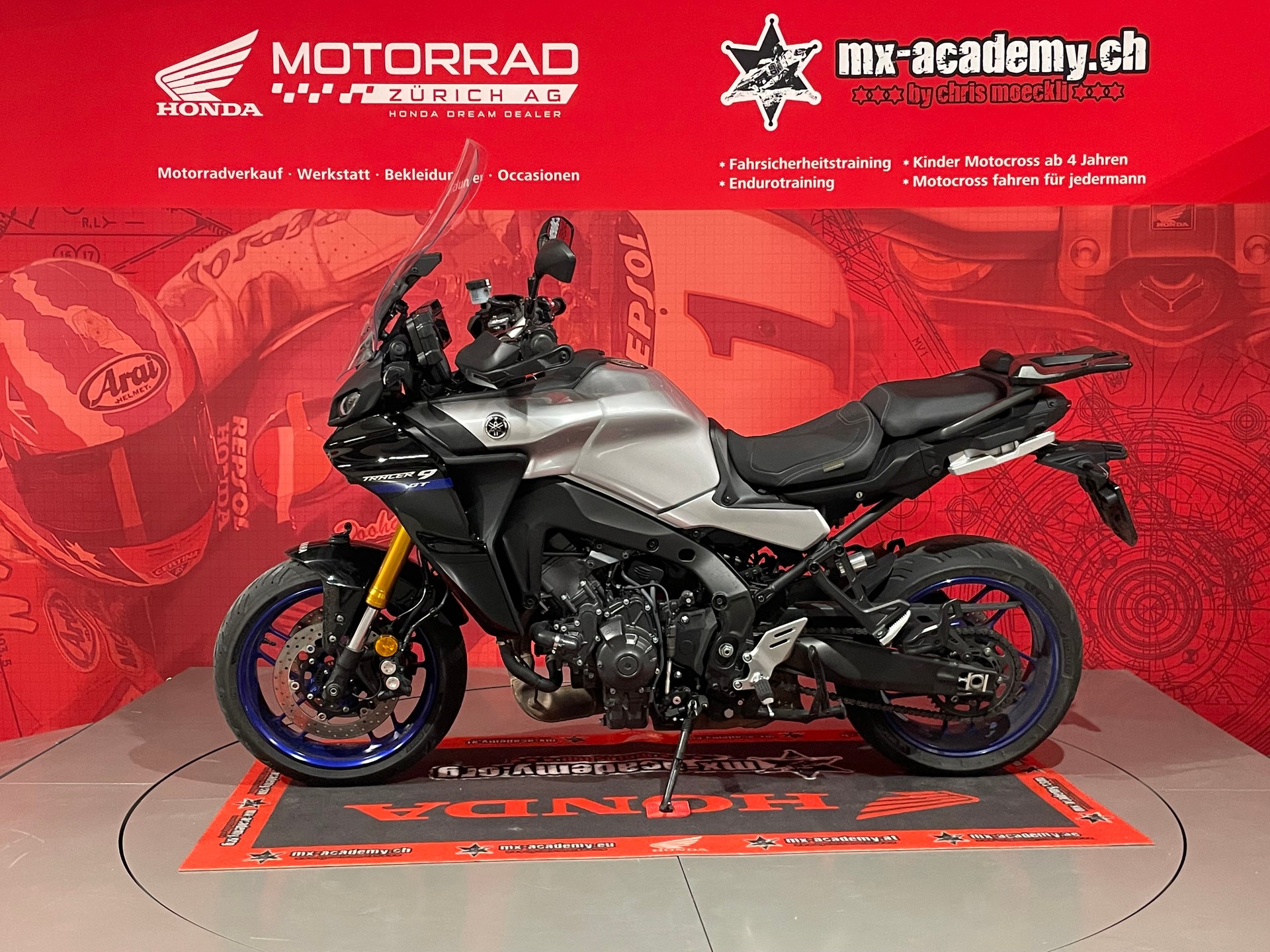YAMAHA **Tracer 9 GT**Silber**-showroom-element-1