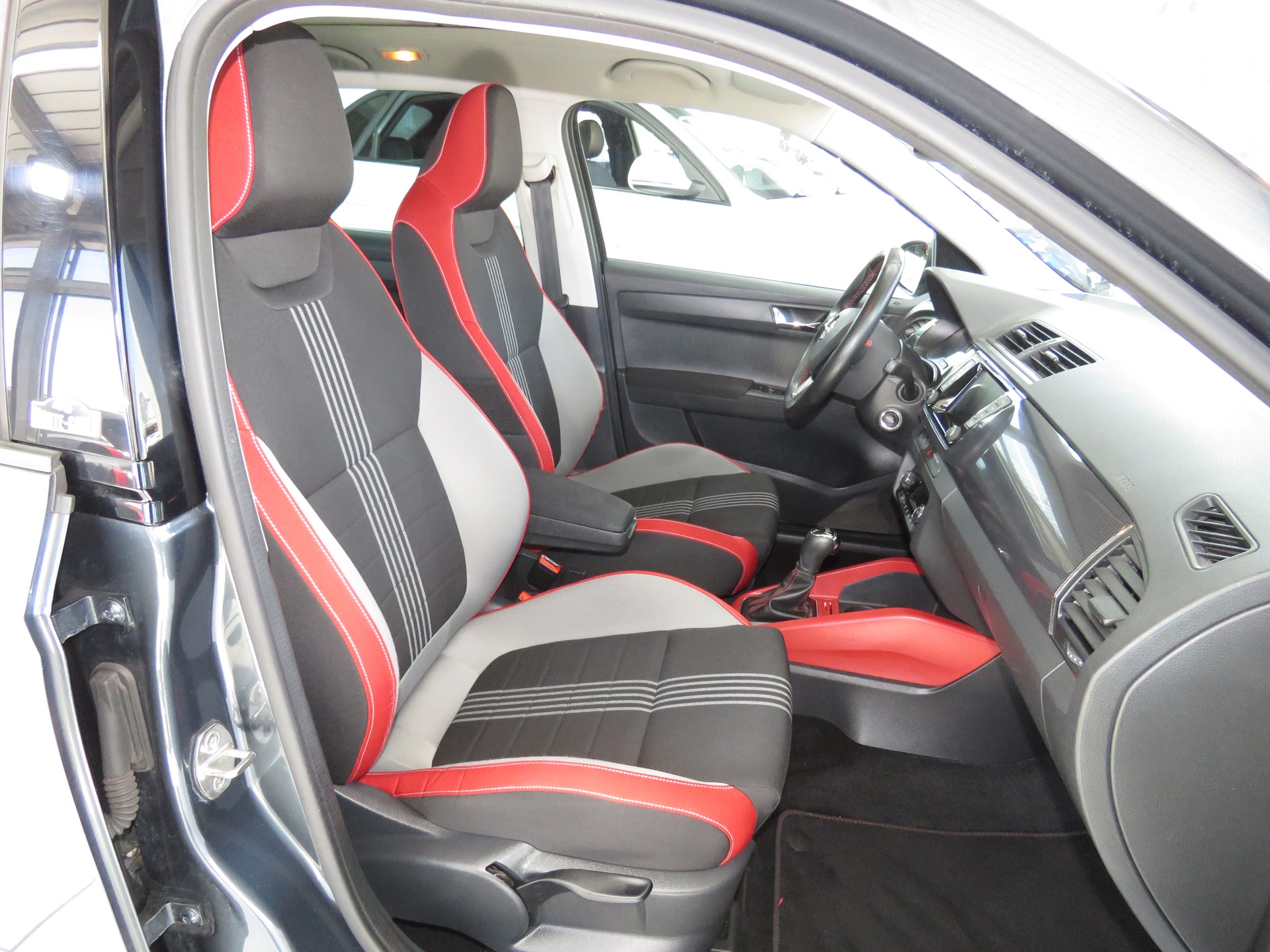 SKODA Fabia 1.2 TSI Monte Carlo DSG (Automat)-image-12