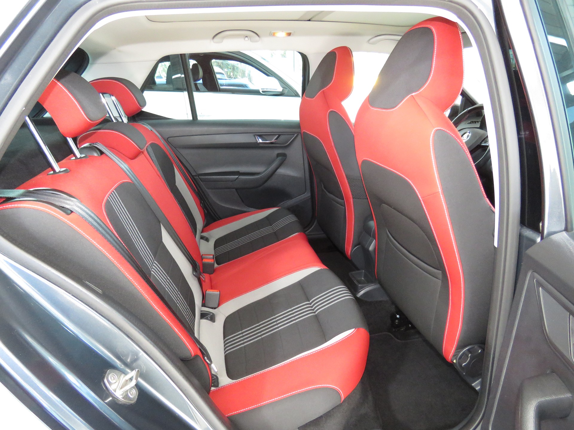 SKODA Fabia 1.2 TSI Monte Carlo DSG (Automat)-image-13