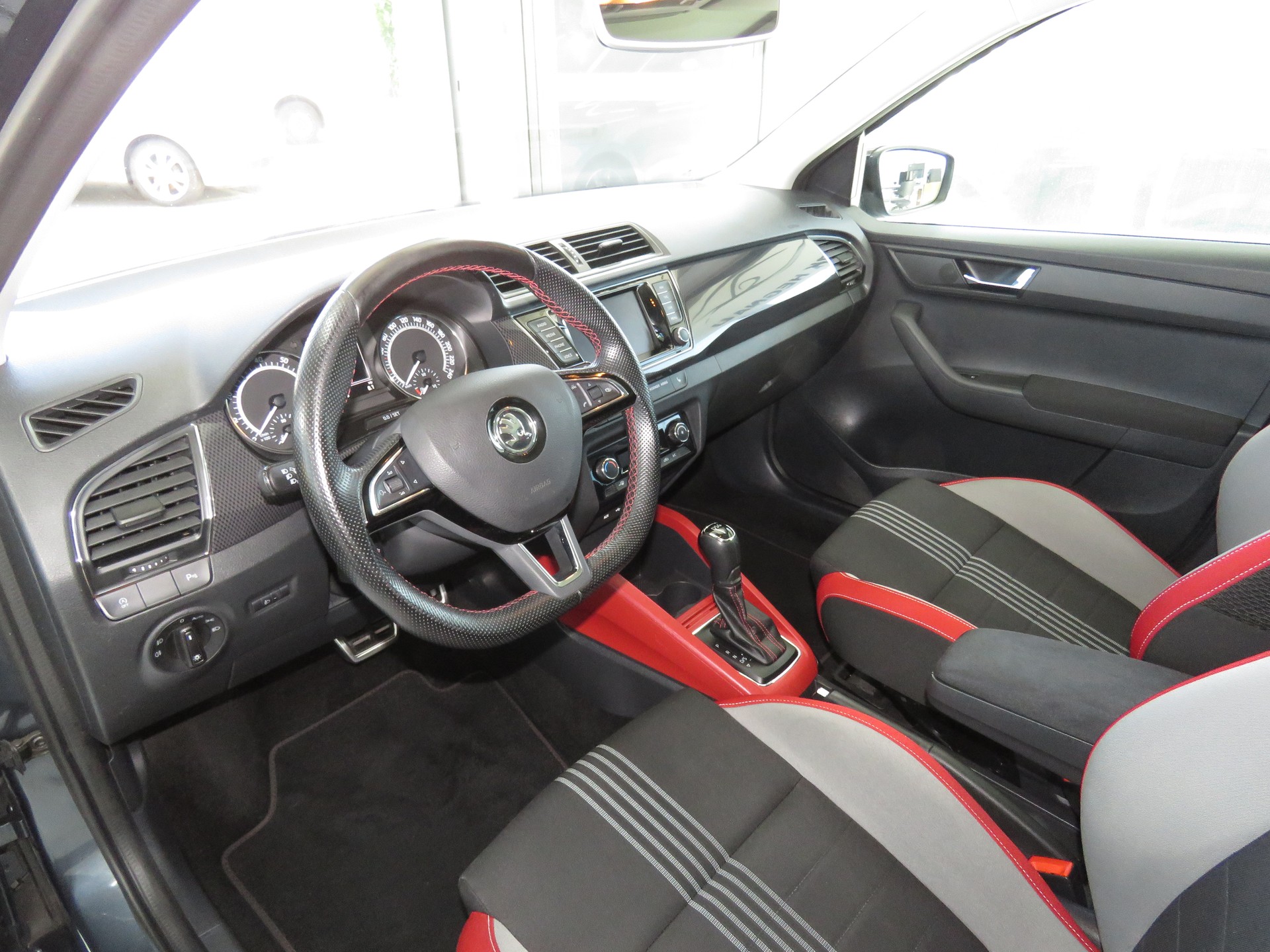 SKODA Fabia 1.2 TSI Monte Carlo DSG (Automat)-image-6
