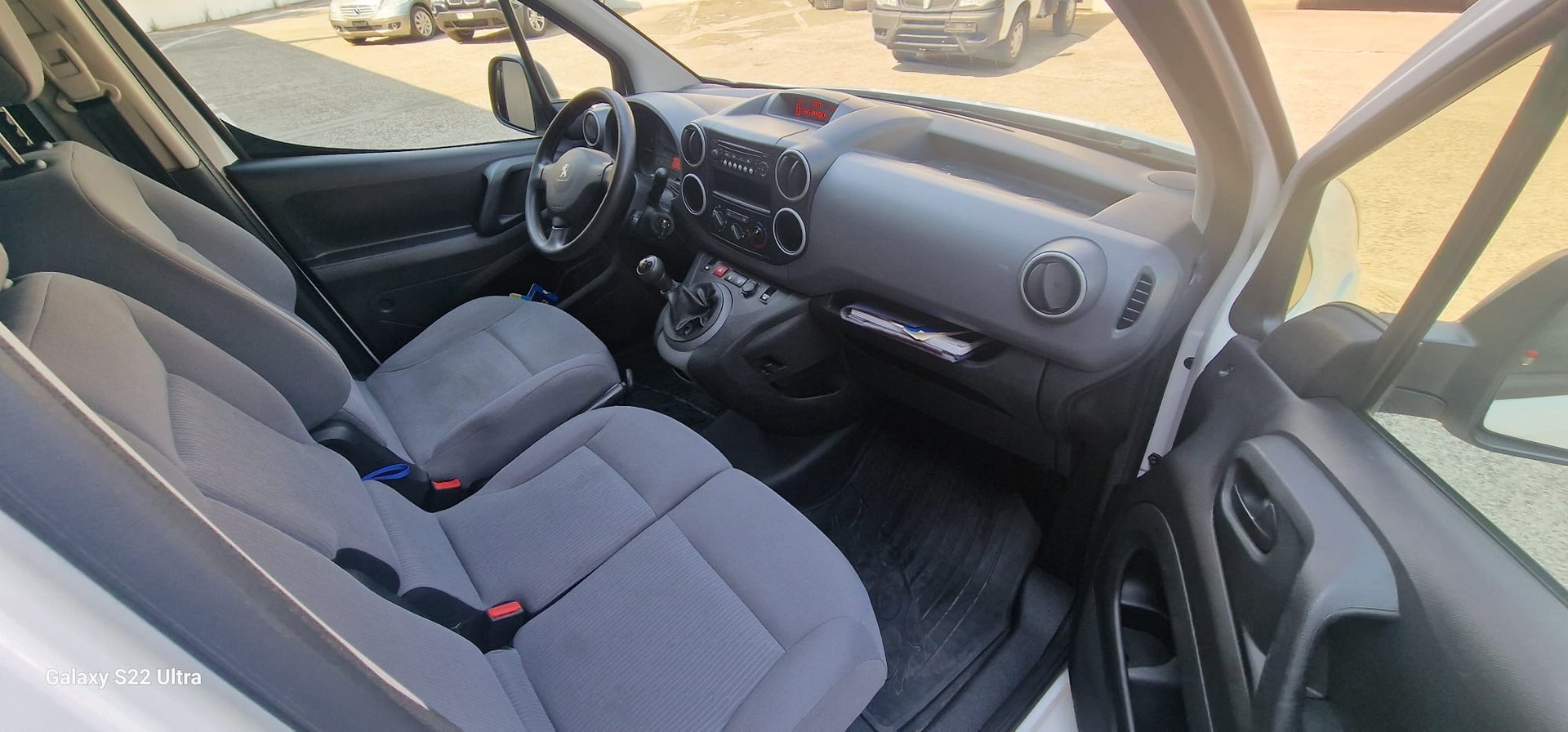 PEUGEOT Partner 1.6BlueHDI Allure-image-4