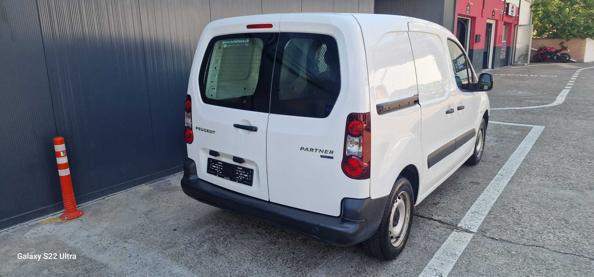PEUGEOT Partner 1.6BlueHDI Allure-image-13