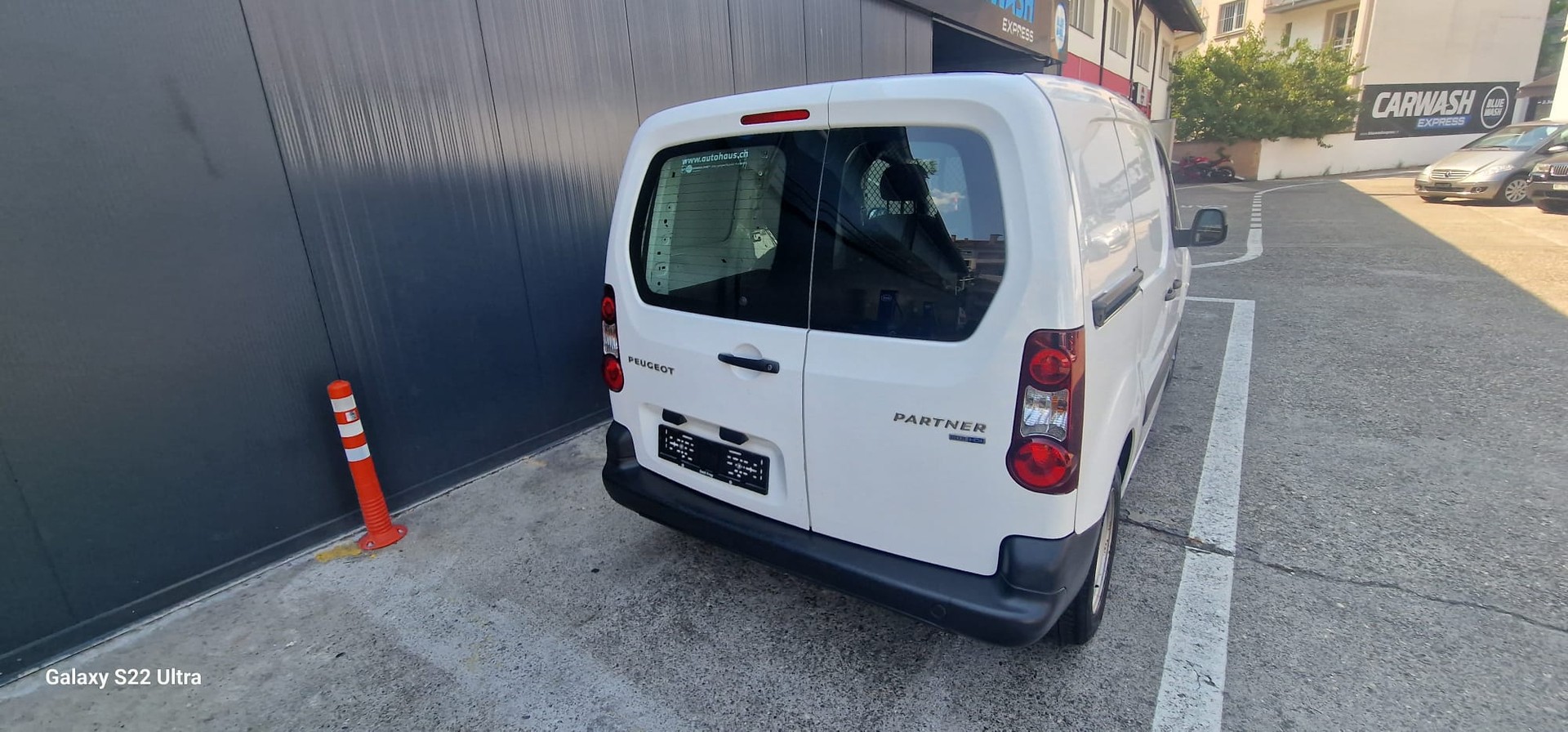 PEUGEOT Partner 1.6BlueHDI Allure-image-9