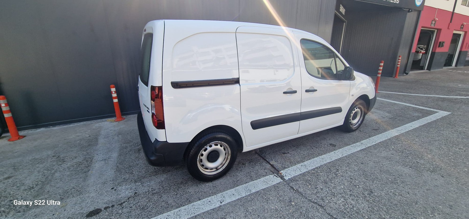 PEUGEOT Partner 1.6BlueHDI Allure-image-10