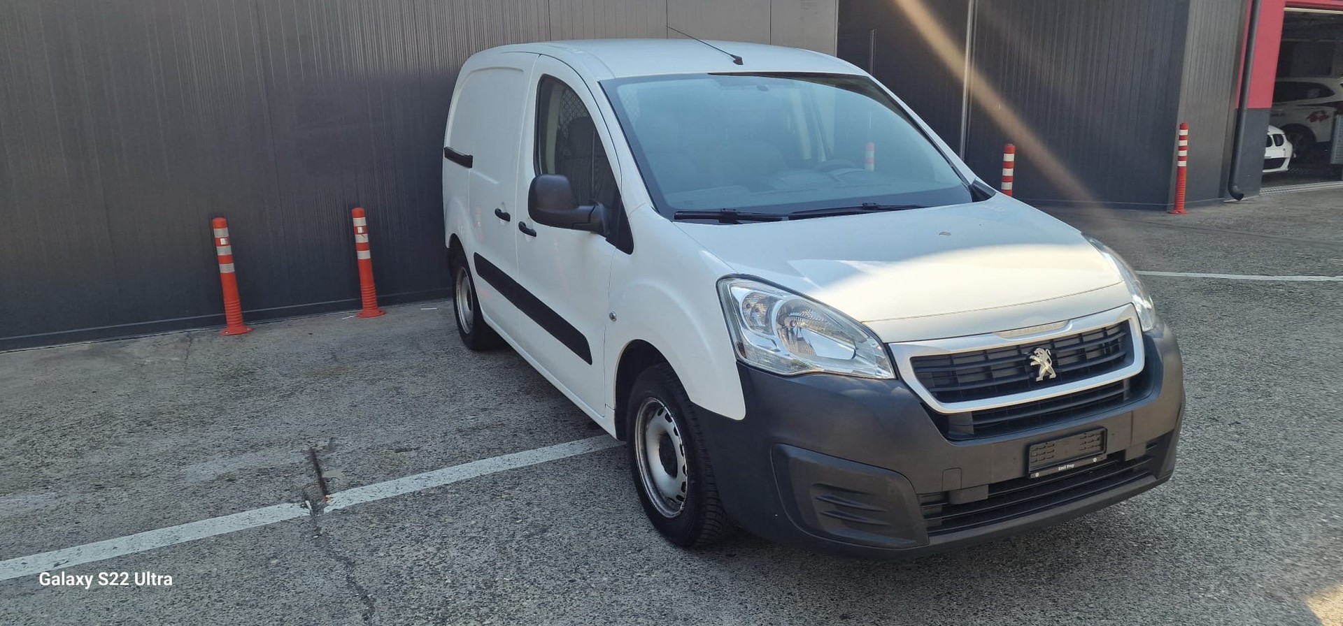 PEUGEOT Partner 1.6BlueHDI Allure-image-2
