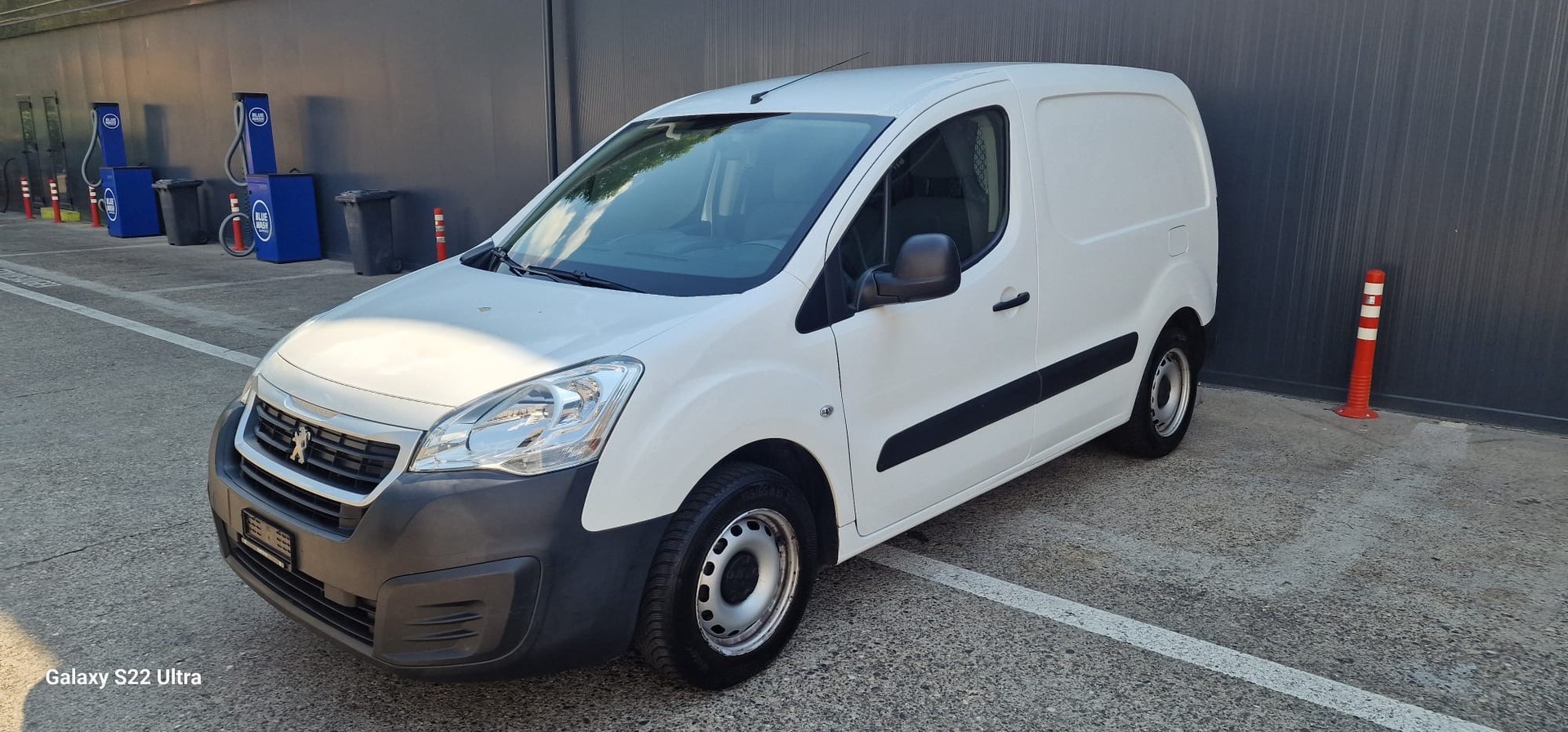PEUGEOT Partner 1.6BlueHDI Allure-image-0
