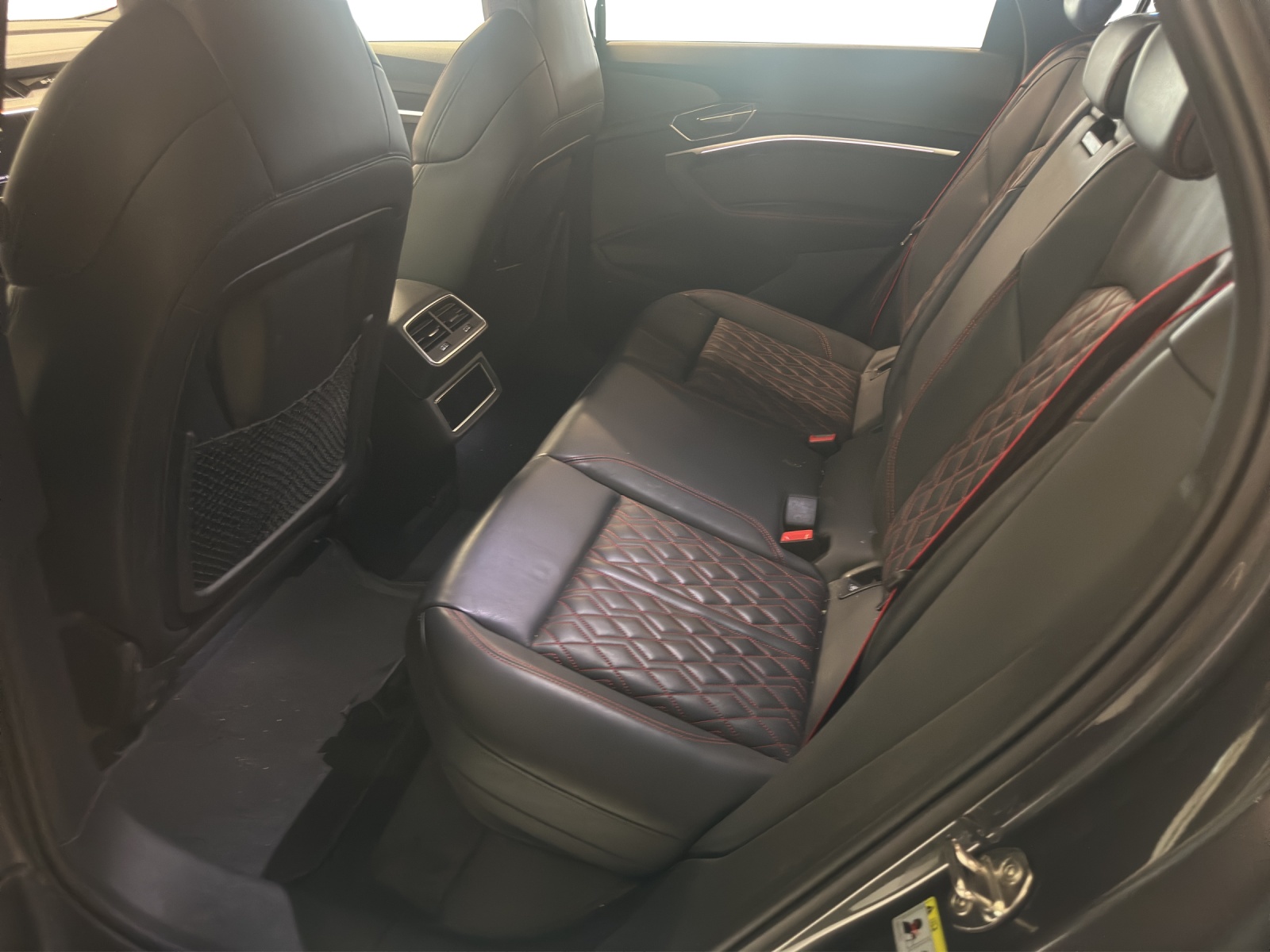 AUDI Q8 50 e-tron Black Edition quattro-image-11