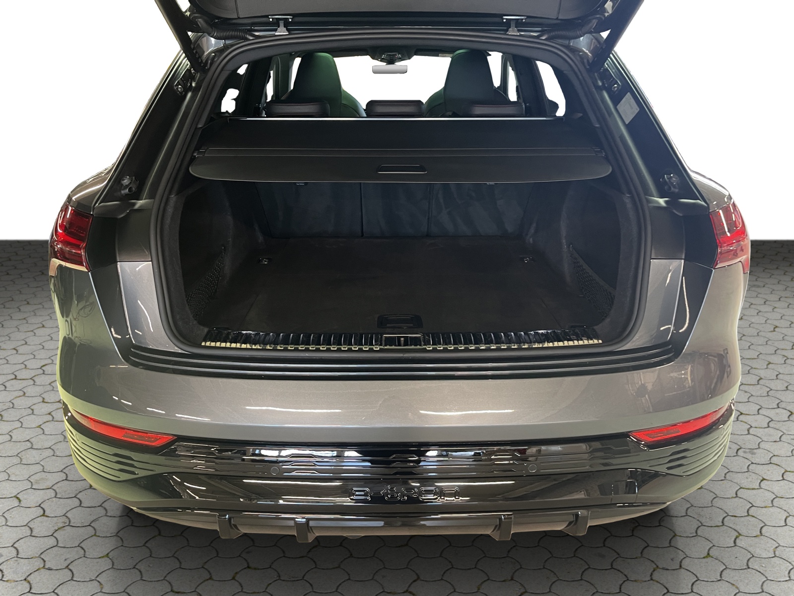 AUDI Q8 55 e-tron Black Edition quattro-image-12