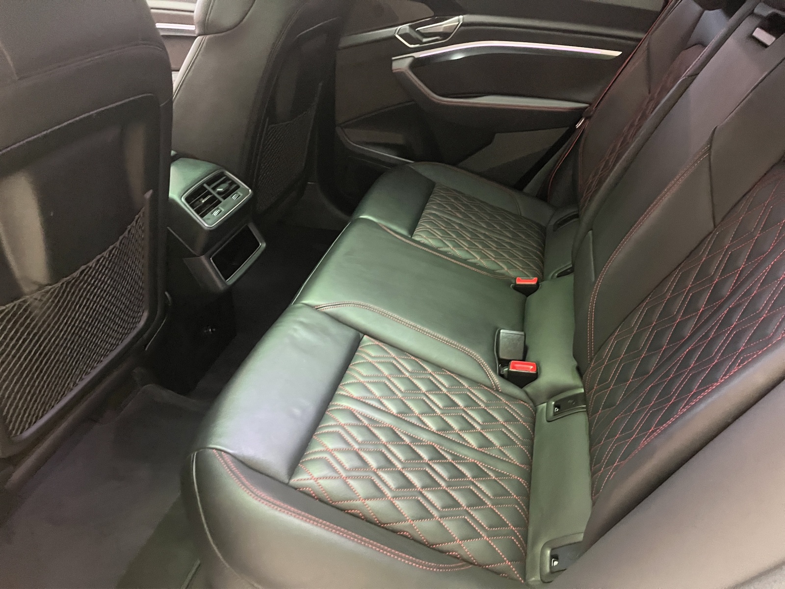 AUDI Q8 55 e-tron Black Edition quattro-image-11